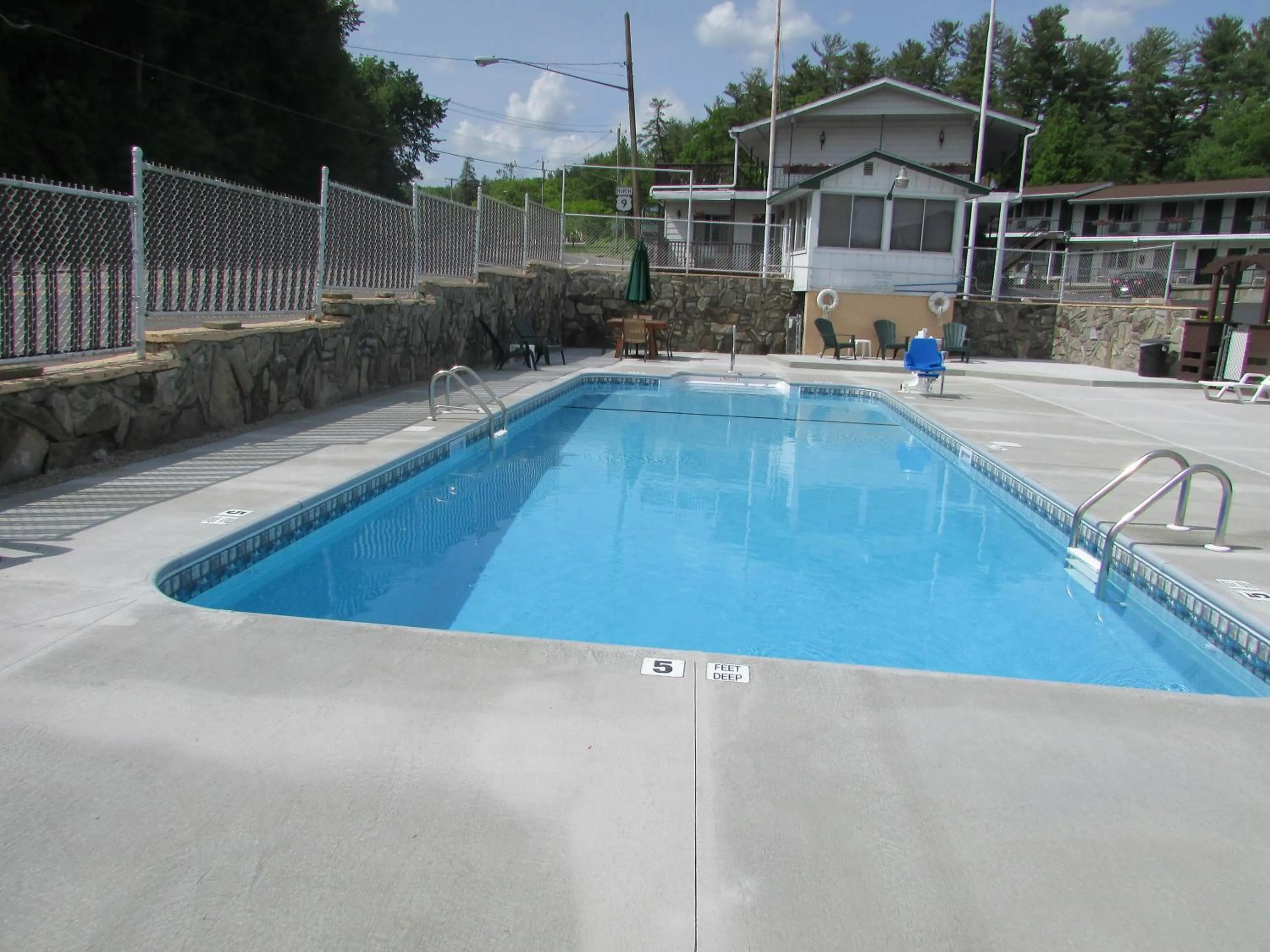 Swimming pool in The Lake George Inn