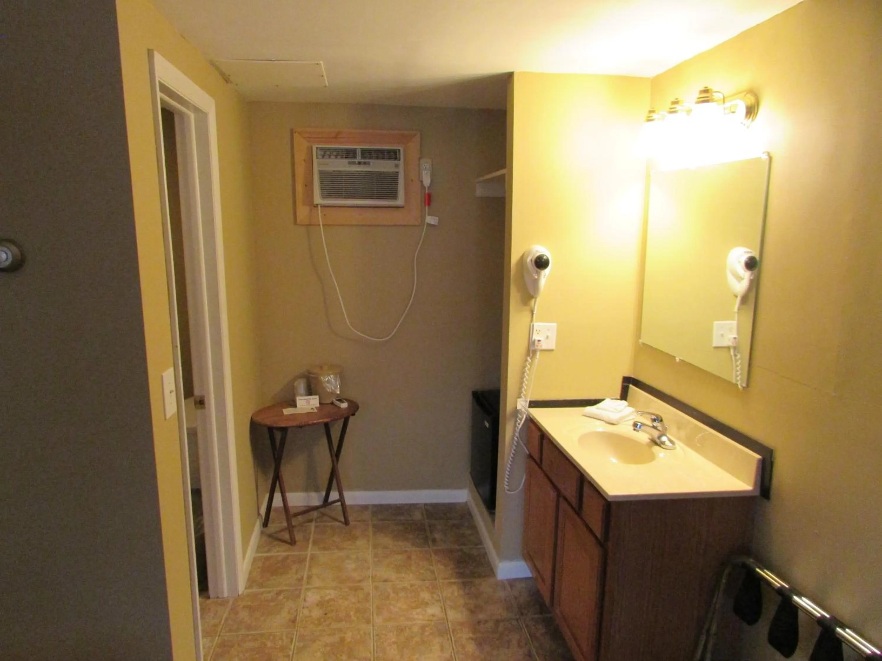 Bathroom in The Lake George Inn