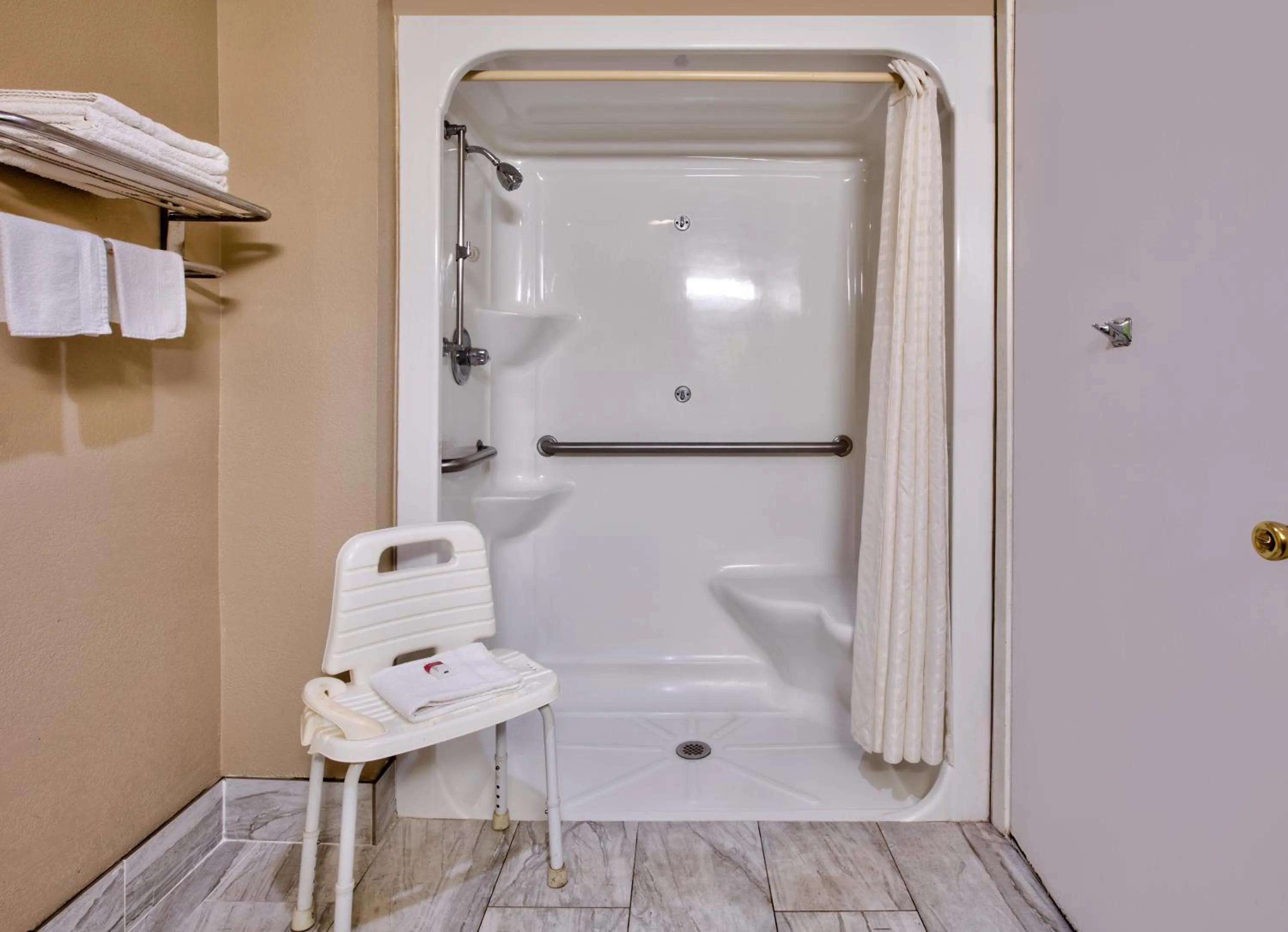 Shower in Super 8 by Wyndham Mobile/Tillmans Corner