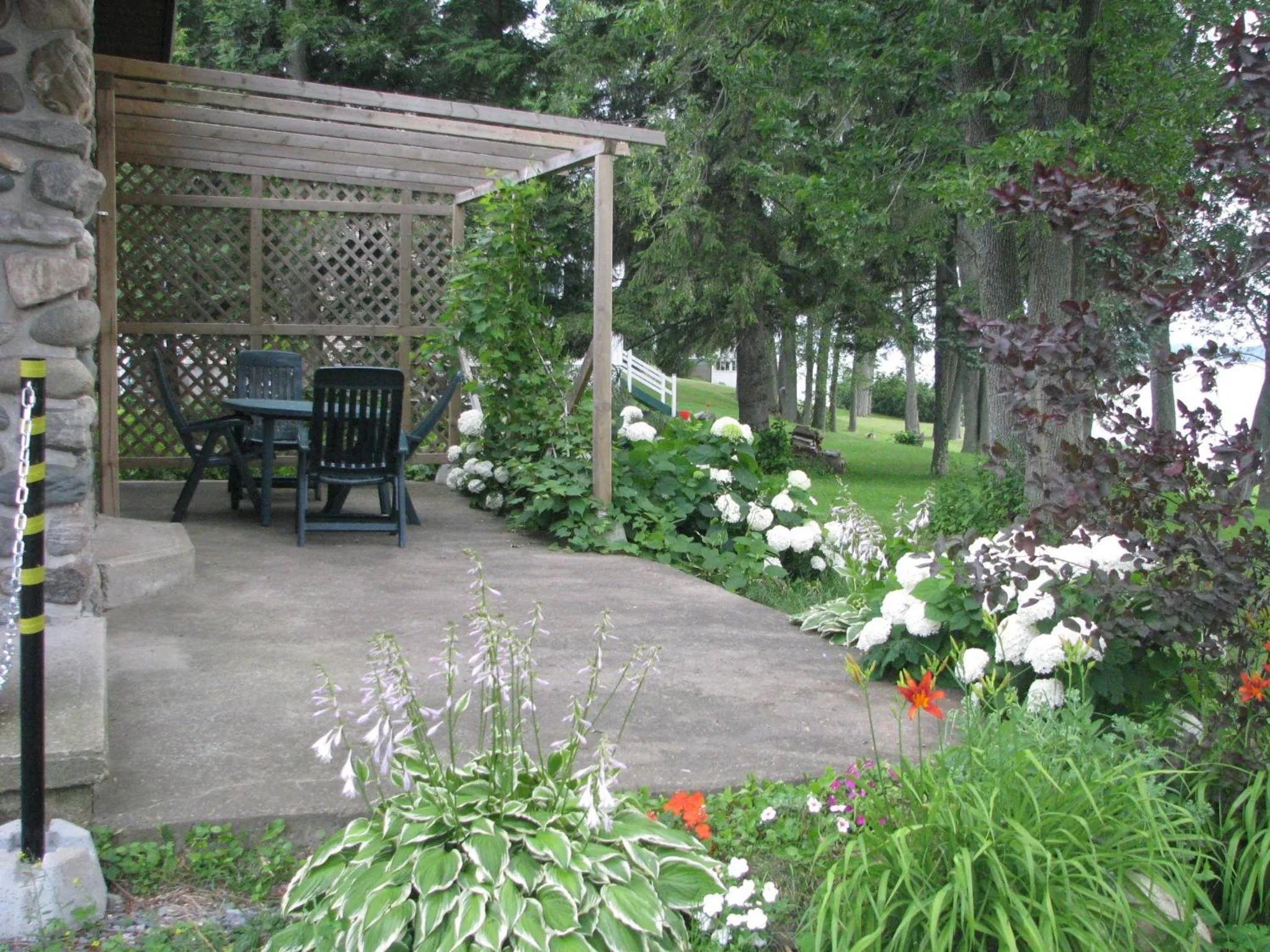 Garden in Motel Le Charentais