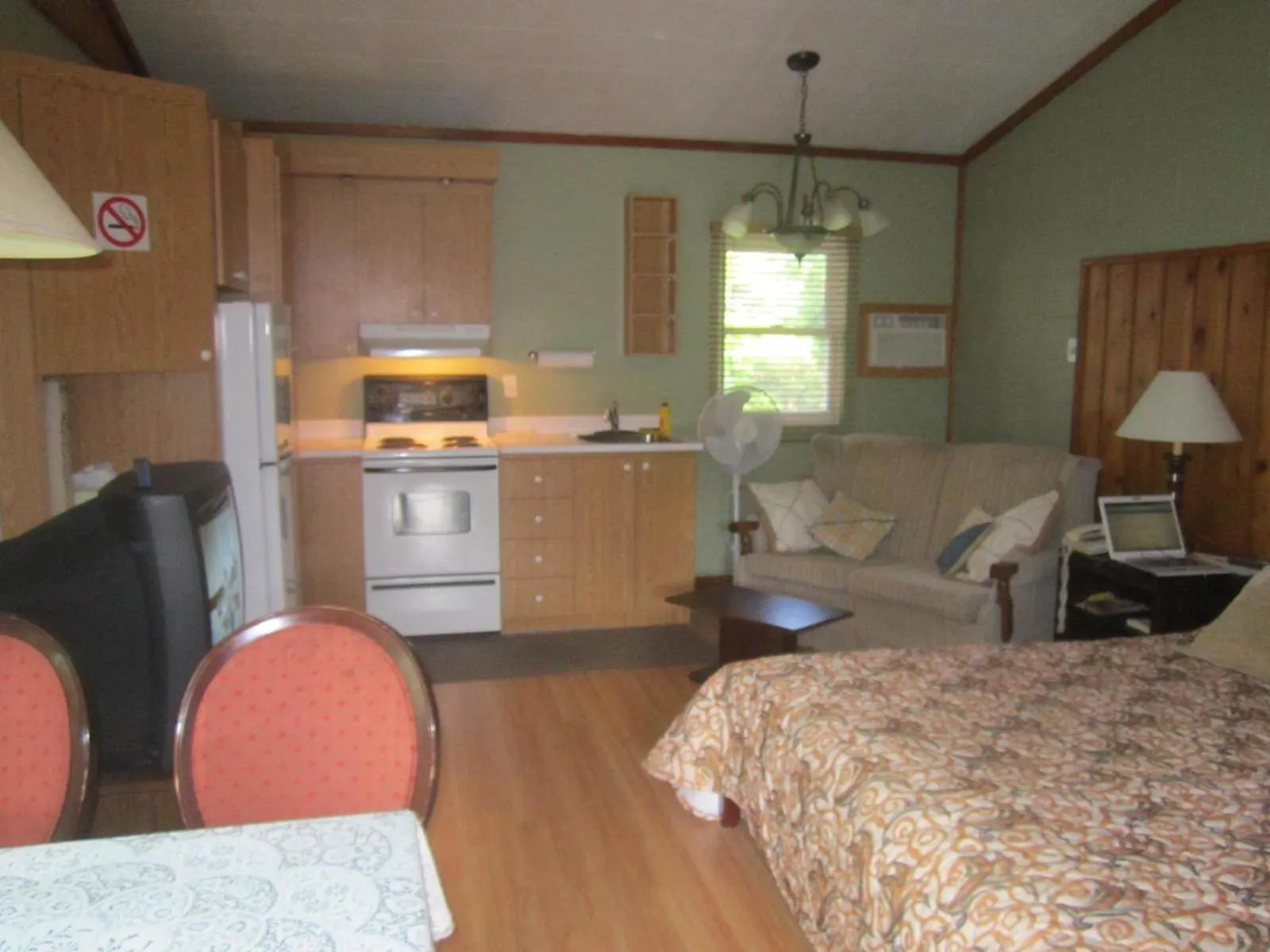 TV and multimedia, Bed in Motel Le Charentais