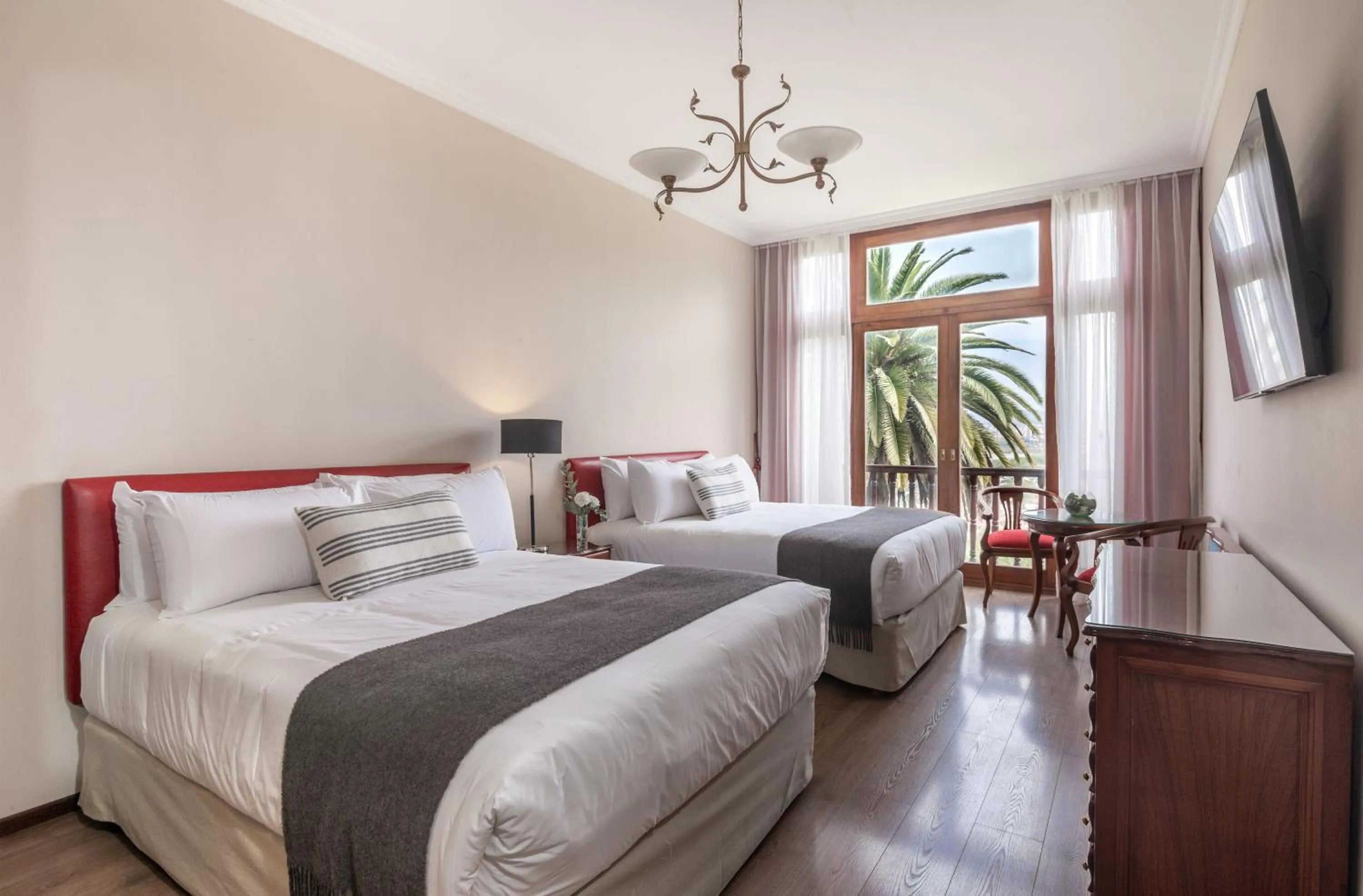 Bed in Altos de la Viña, Wine Hotel & Spa