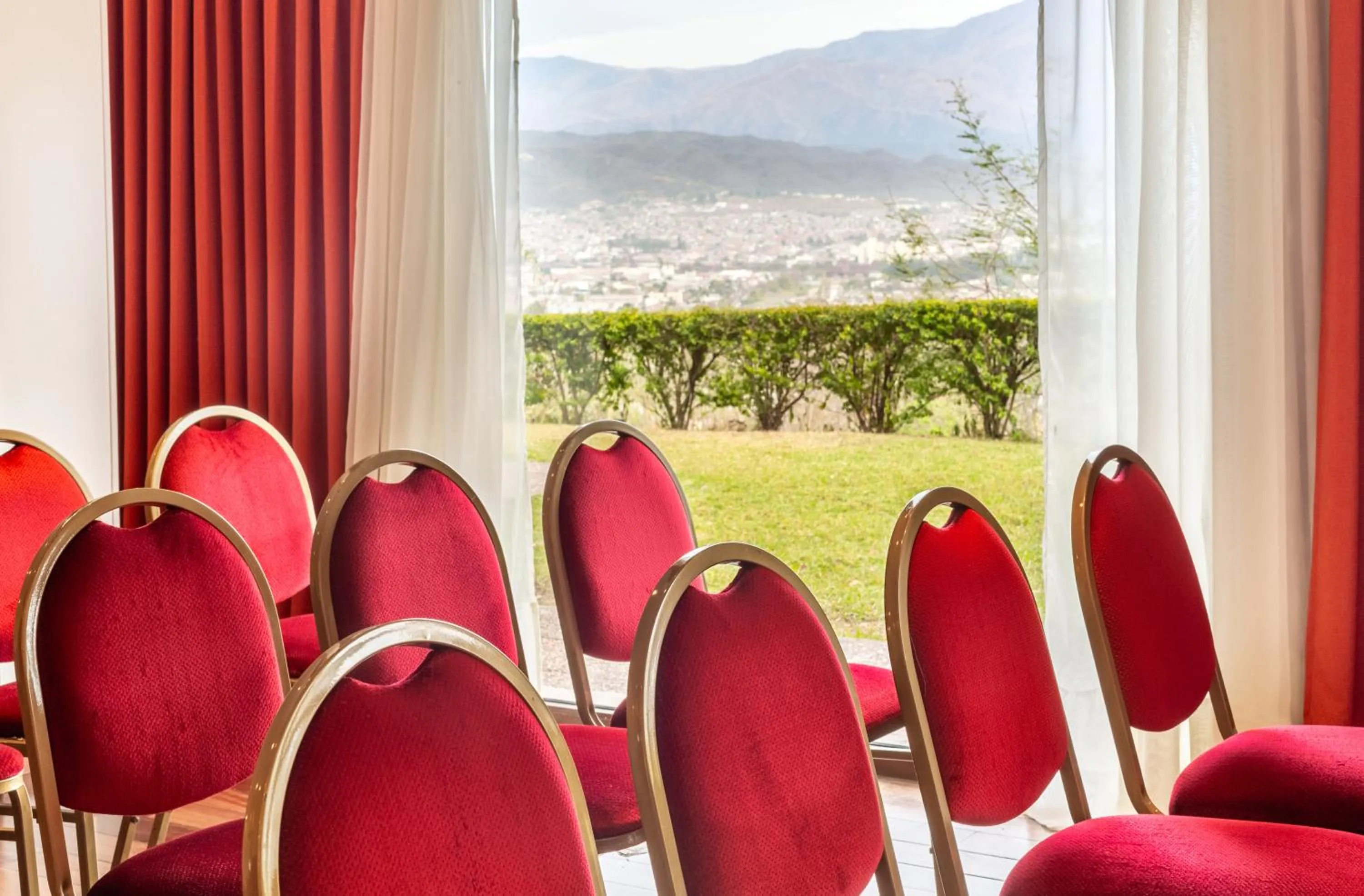 Meeting/conference room in Altos de la Viña, Wine Hotel & Spa