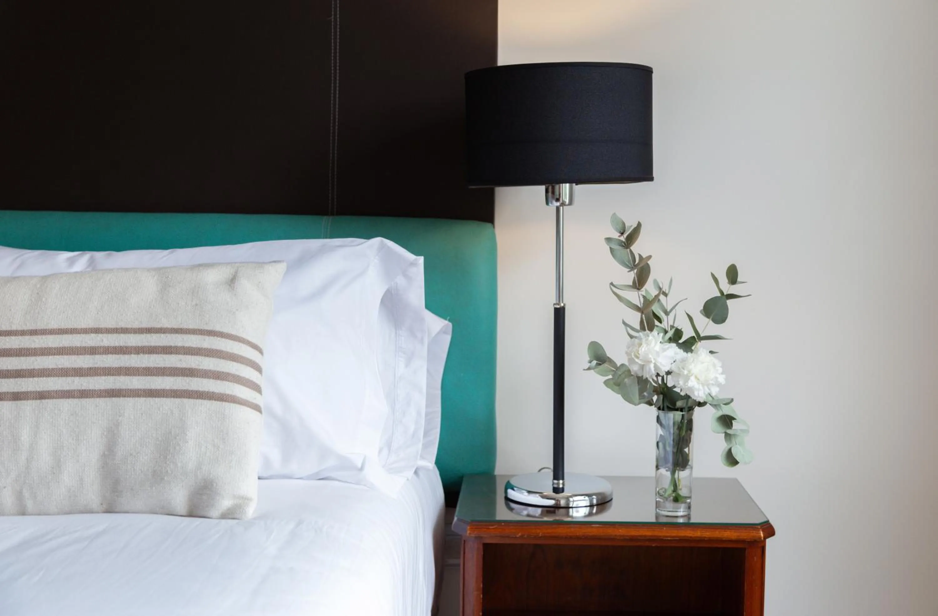 Bed in Altos de la Viña, Wine Hotel & Spa