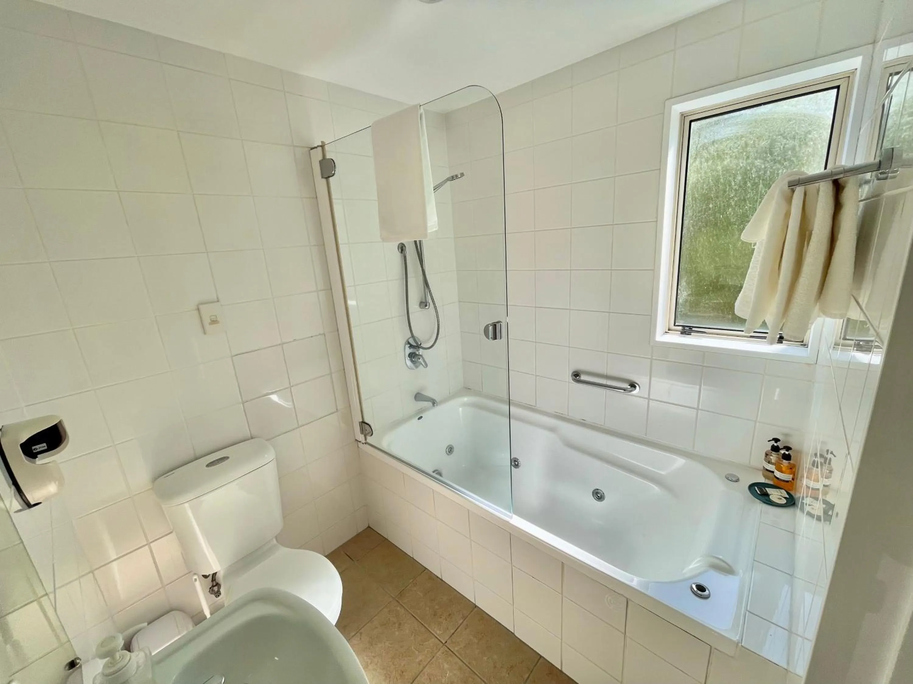 Bathroom in Amalfi Motor Lodge