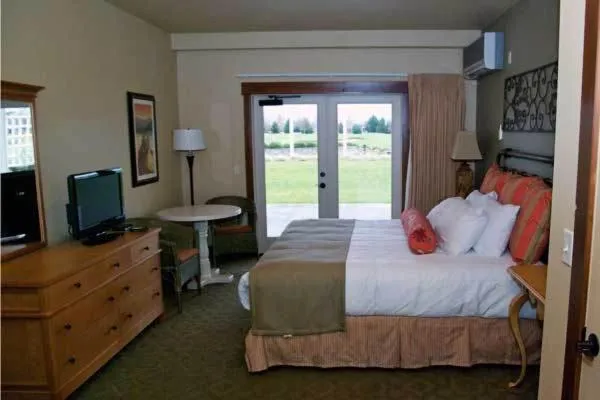 Bedroom, Bed in Homestead Resort