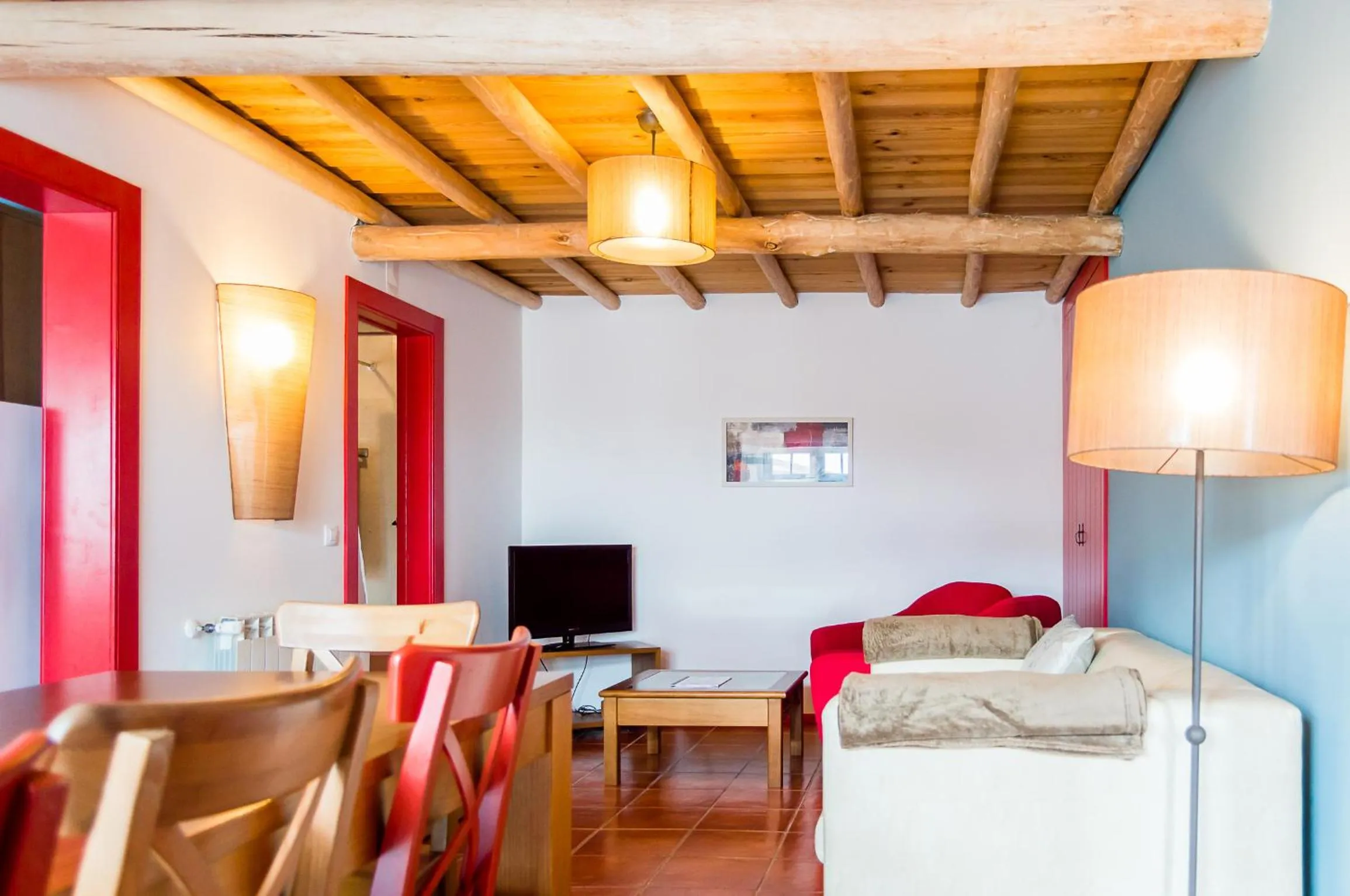 Communal lounge/ TV room in Casa Da Padeira - Turismo Rural