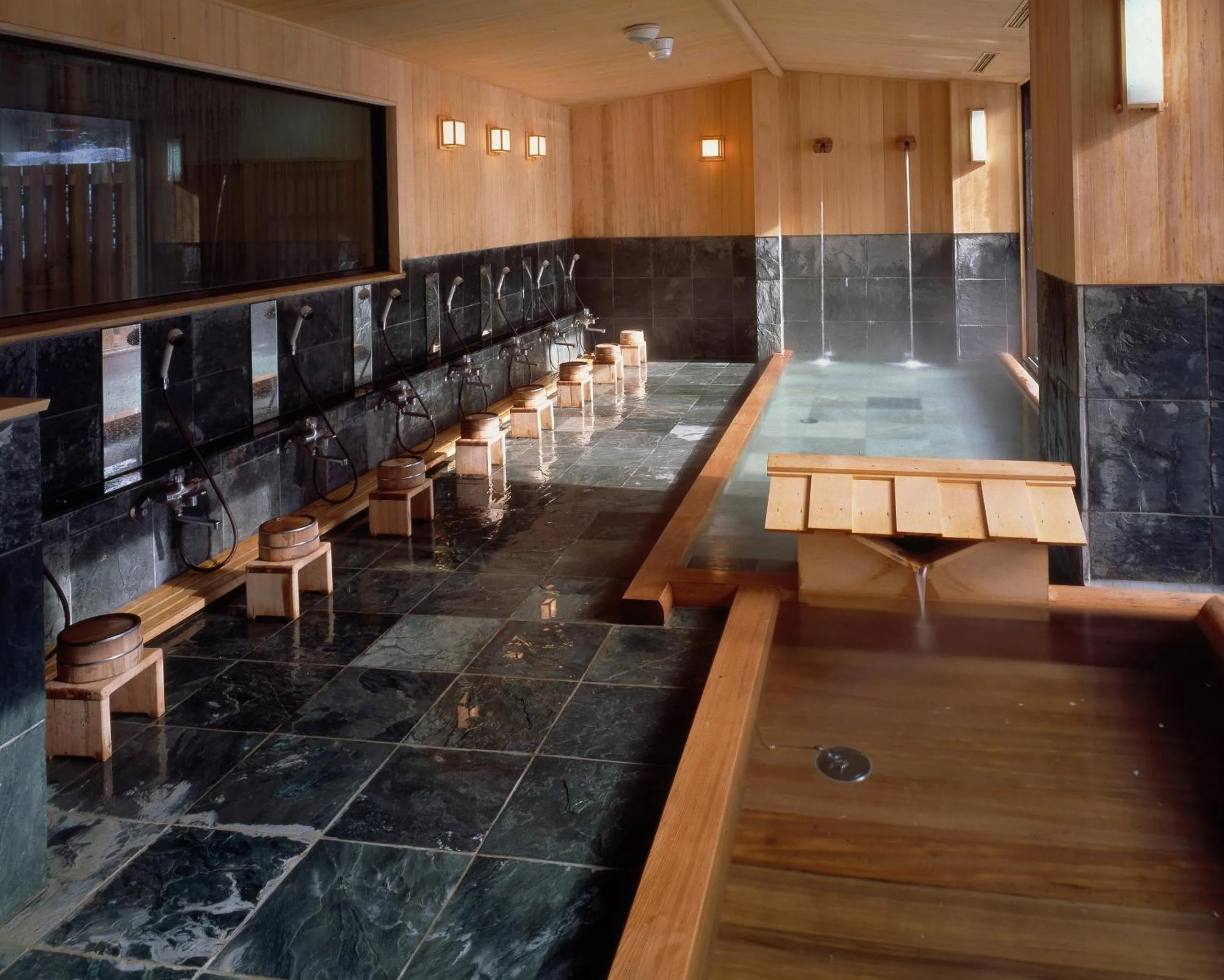 Hot Spring Bath in Kinseikan Seseragi