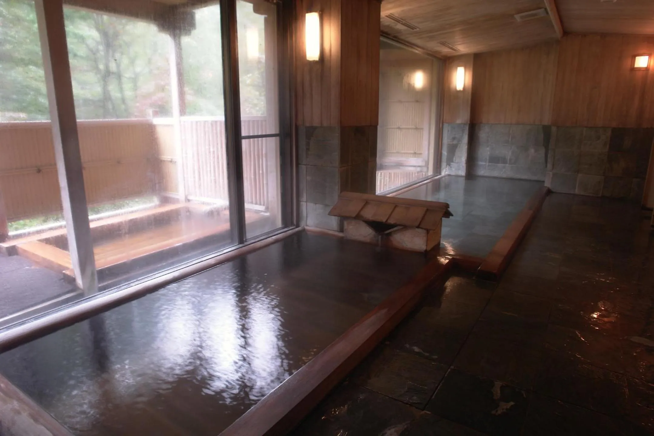 Hot Spring Bath in Kinseikan Seseragi