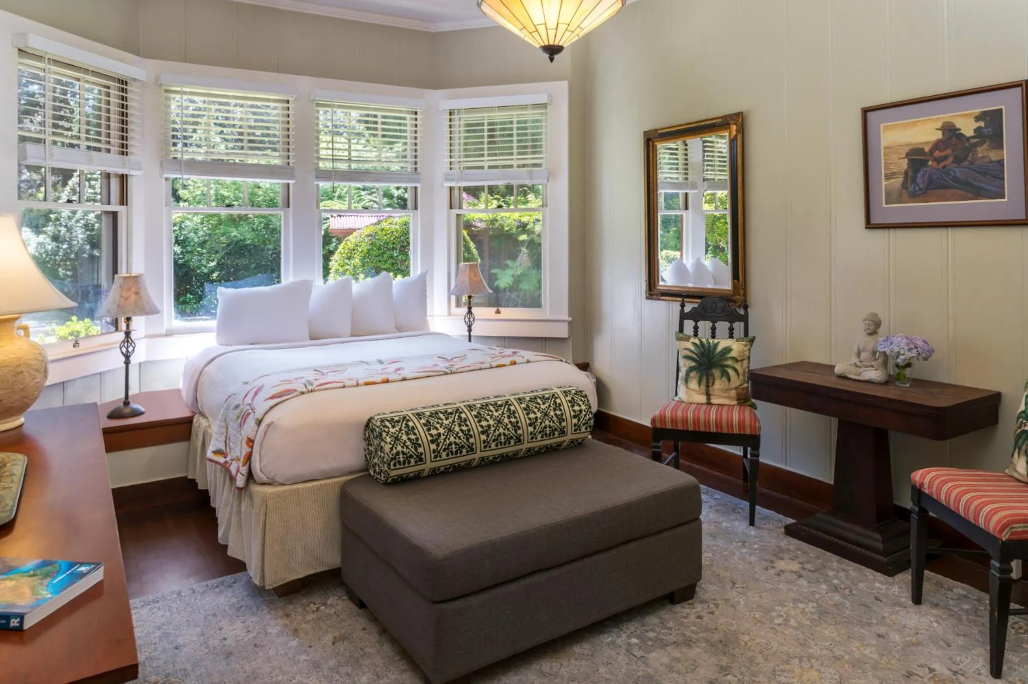 Bed in Volcano Village Estates