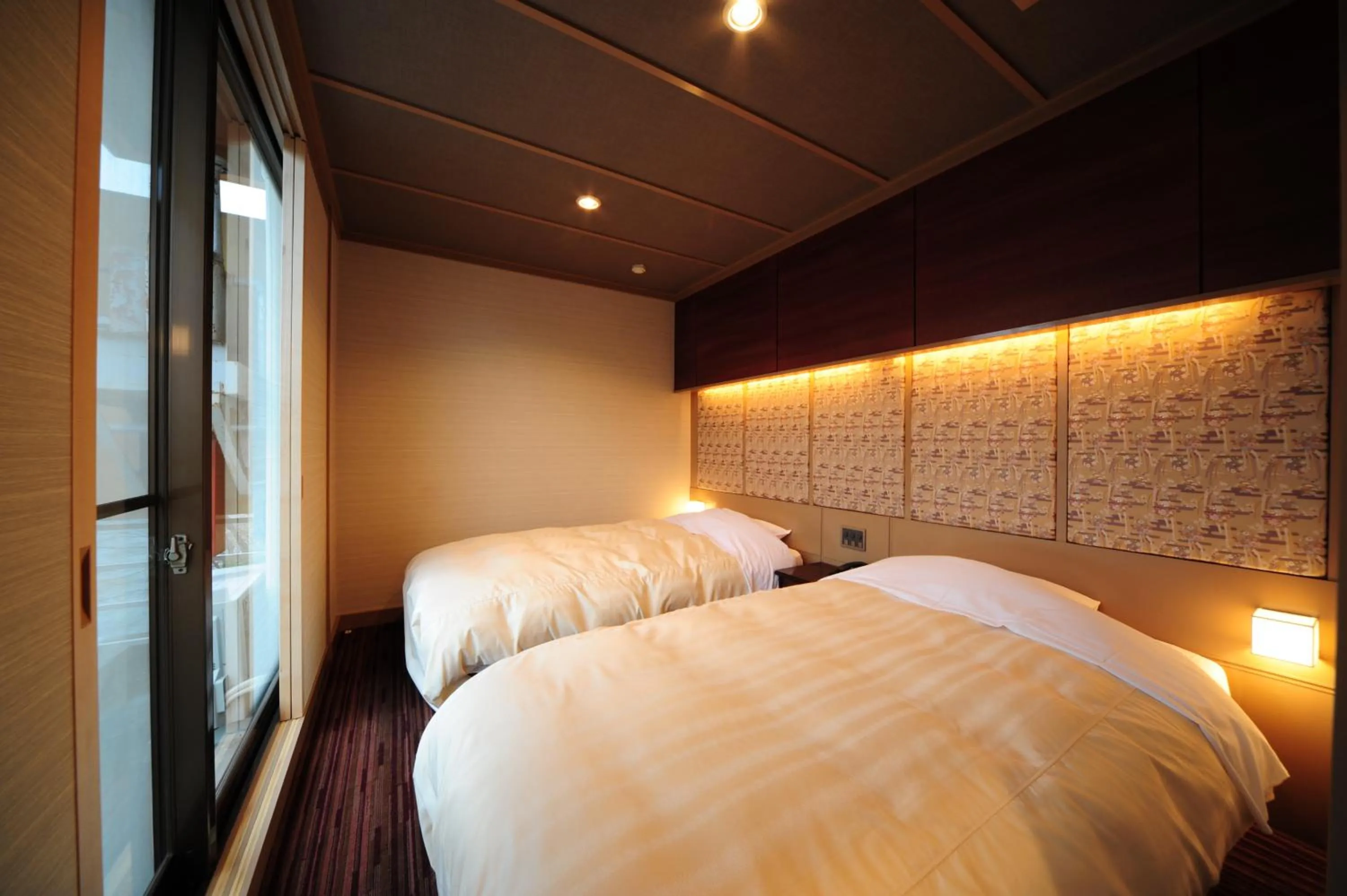 Photo of the whole room, Bed in Tatsumikan