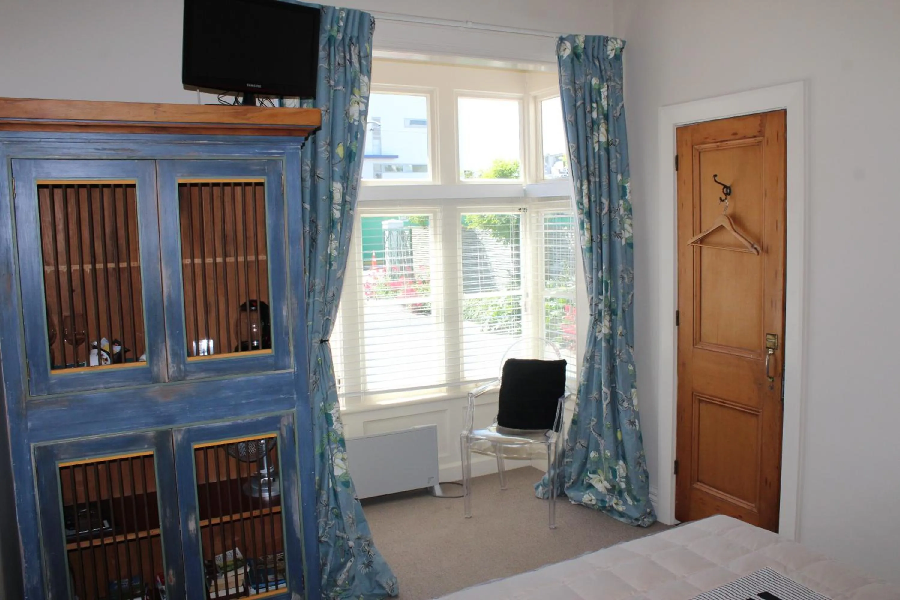 hair dresser, Bed in The Grange B&B