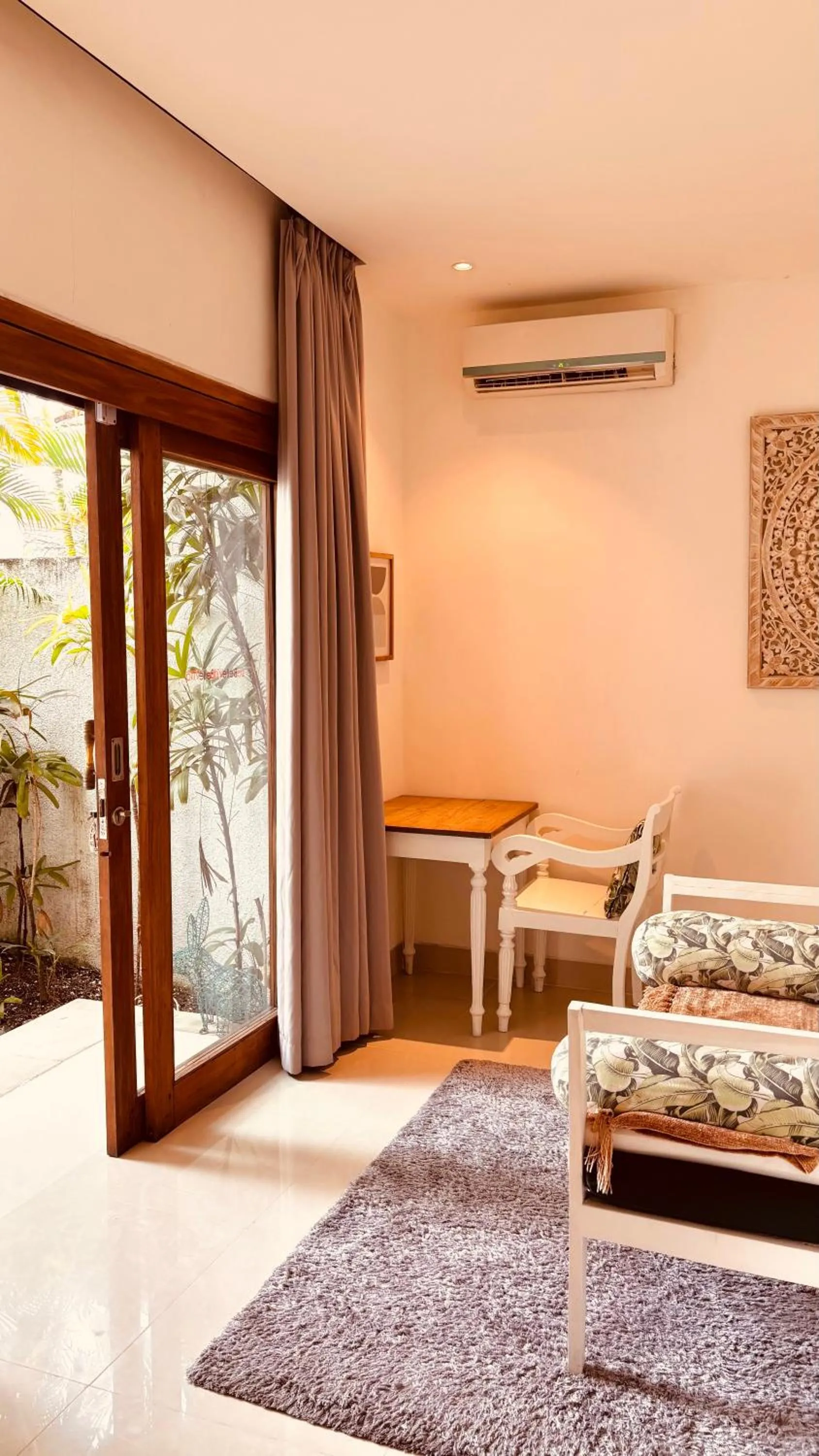 Seating area, Bed in La Belle Villa