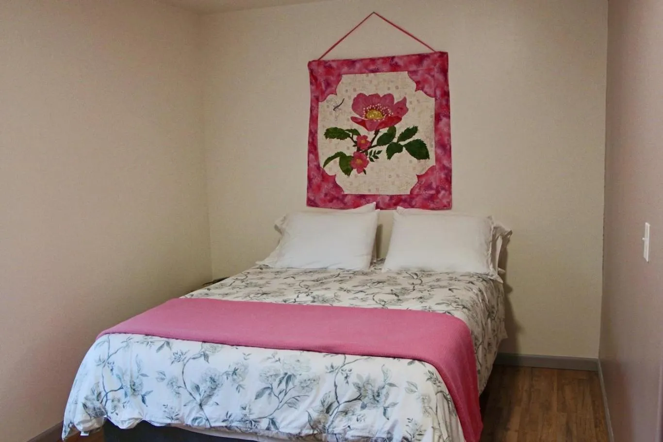 Bed in Arctic Dragonfly Inn