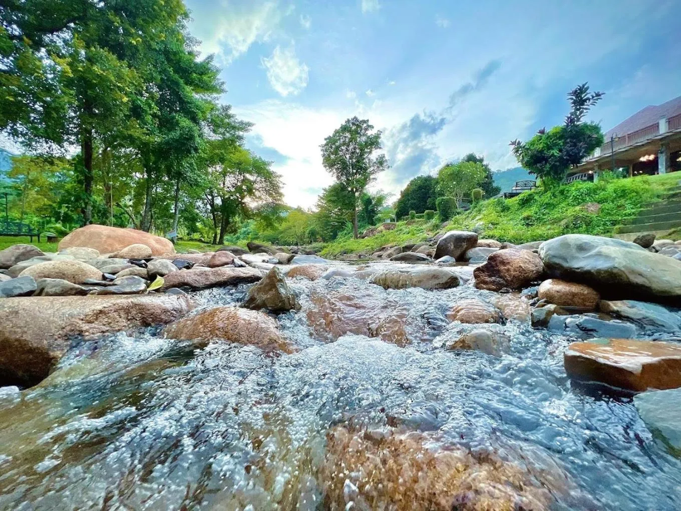 River view in Akantuka Homestay