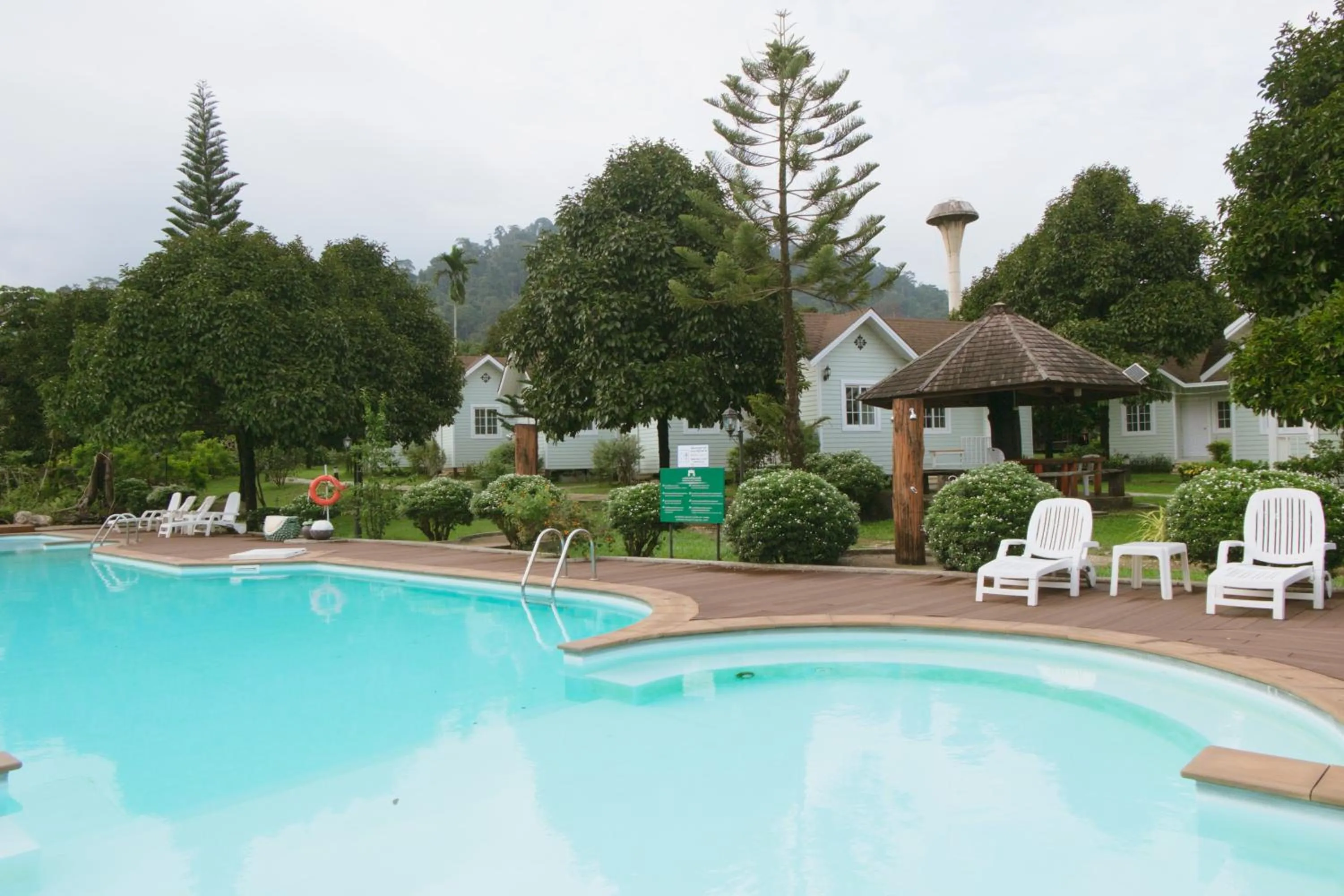 Swimming pool in Akantuka Homestay
