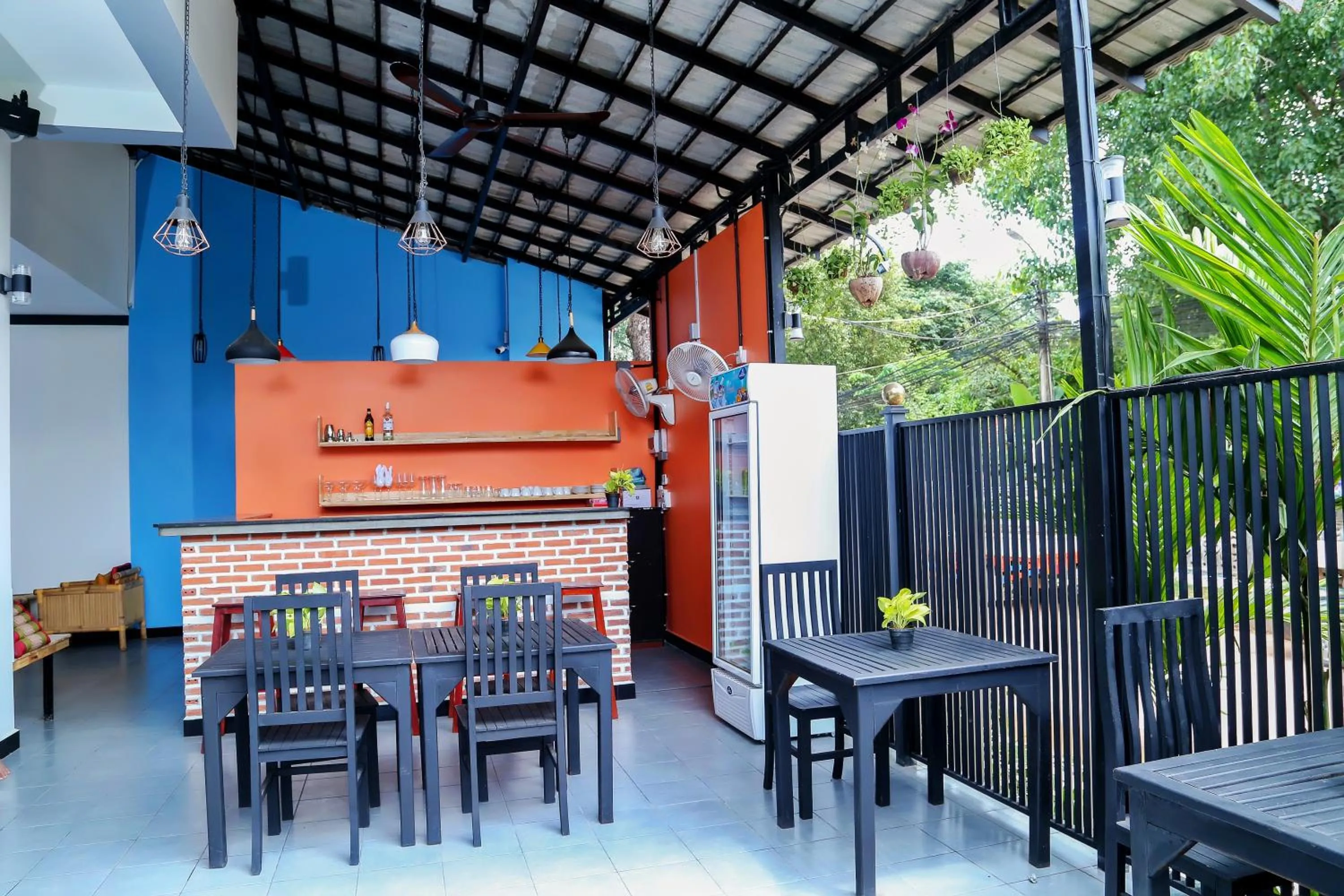 Restaurant/places to eat in Noni Tree Hostel