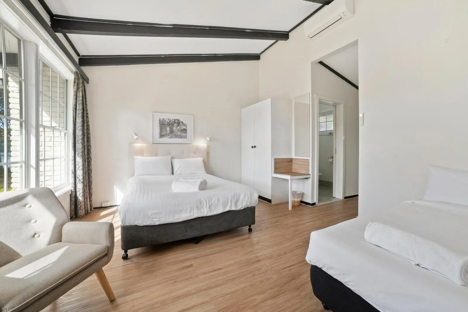 Bedroom, Bed in The Fox and Hounds Historic Hotel