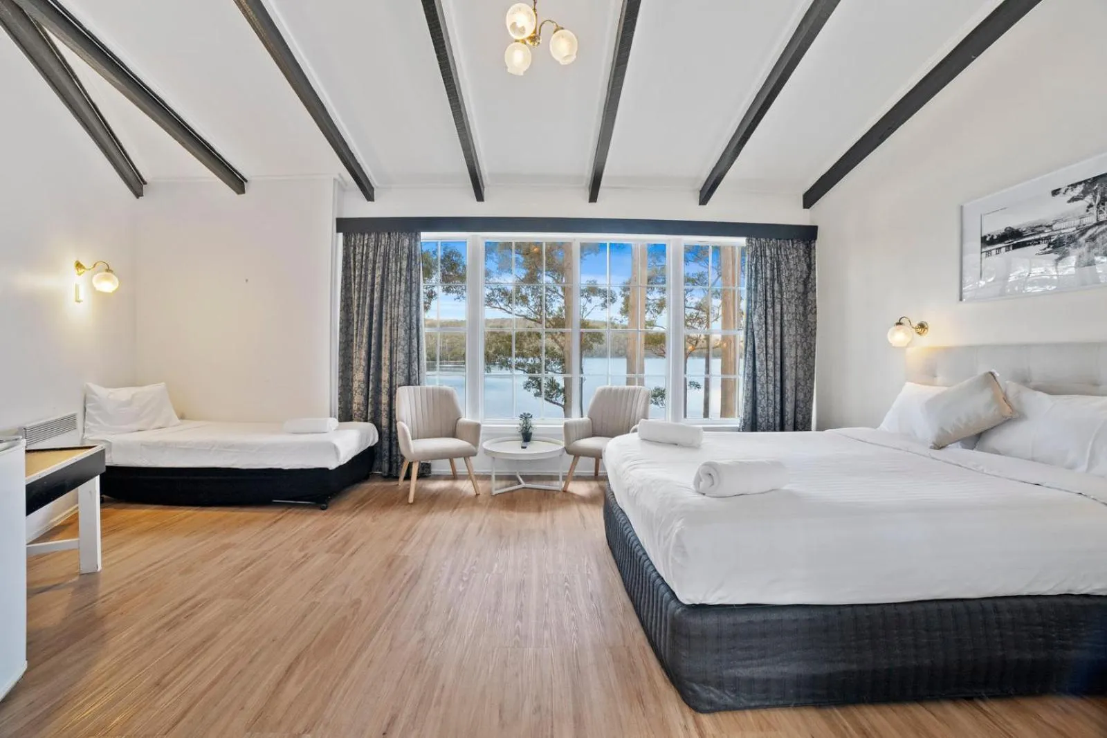 Bedroom, Bed in The Fox and Hounds Historic Hotel