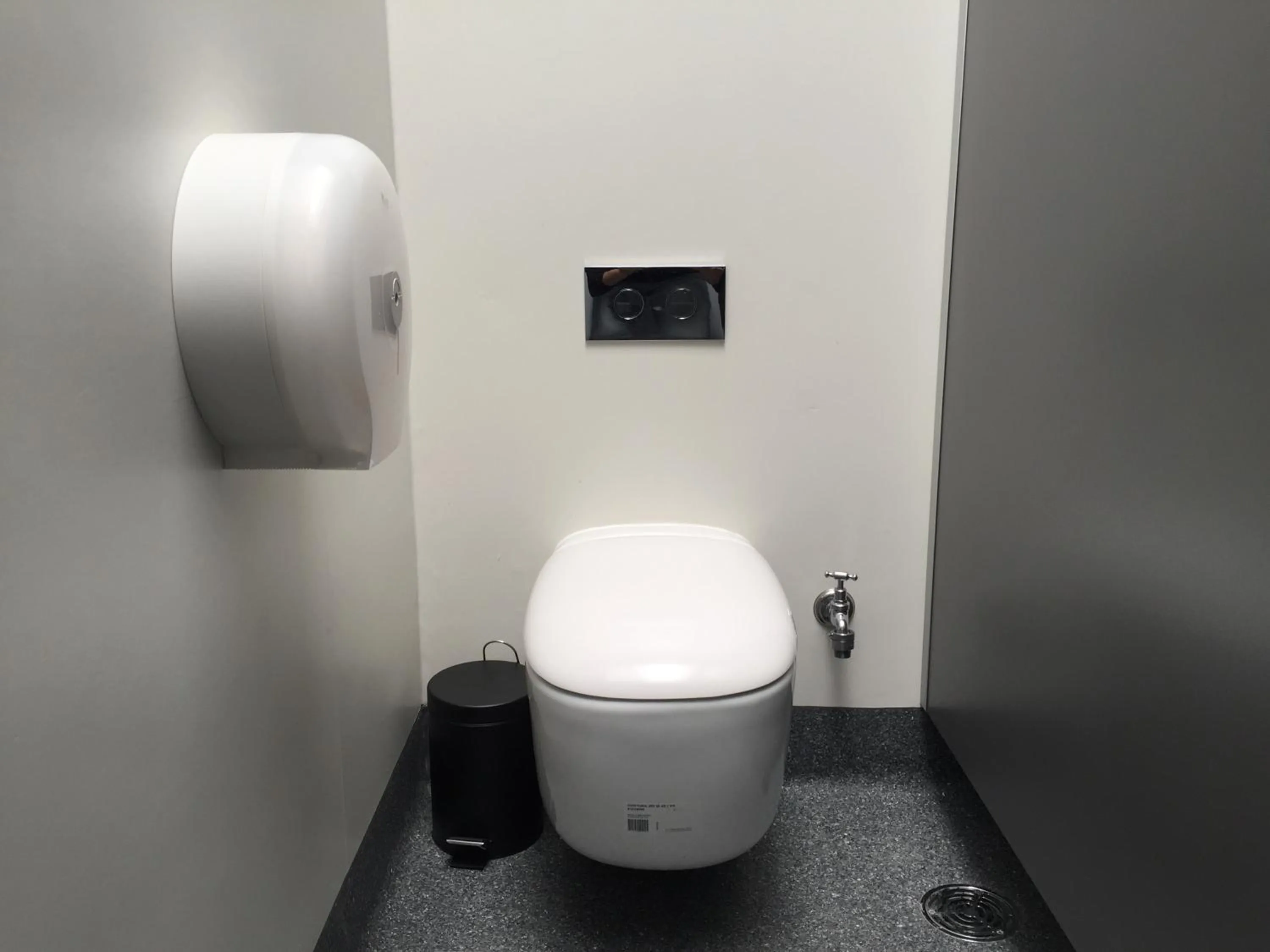 Toilet in Pod Inn