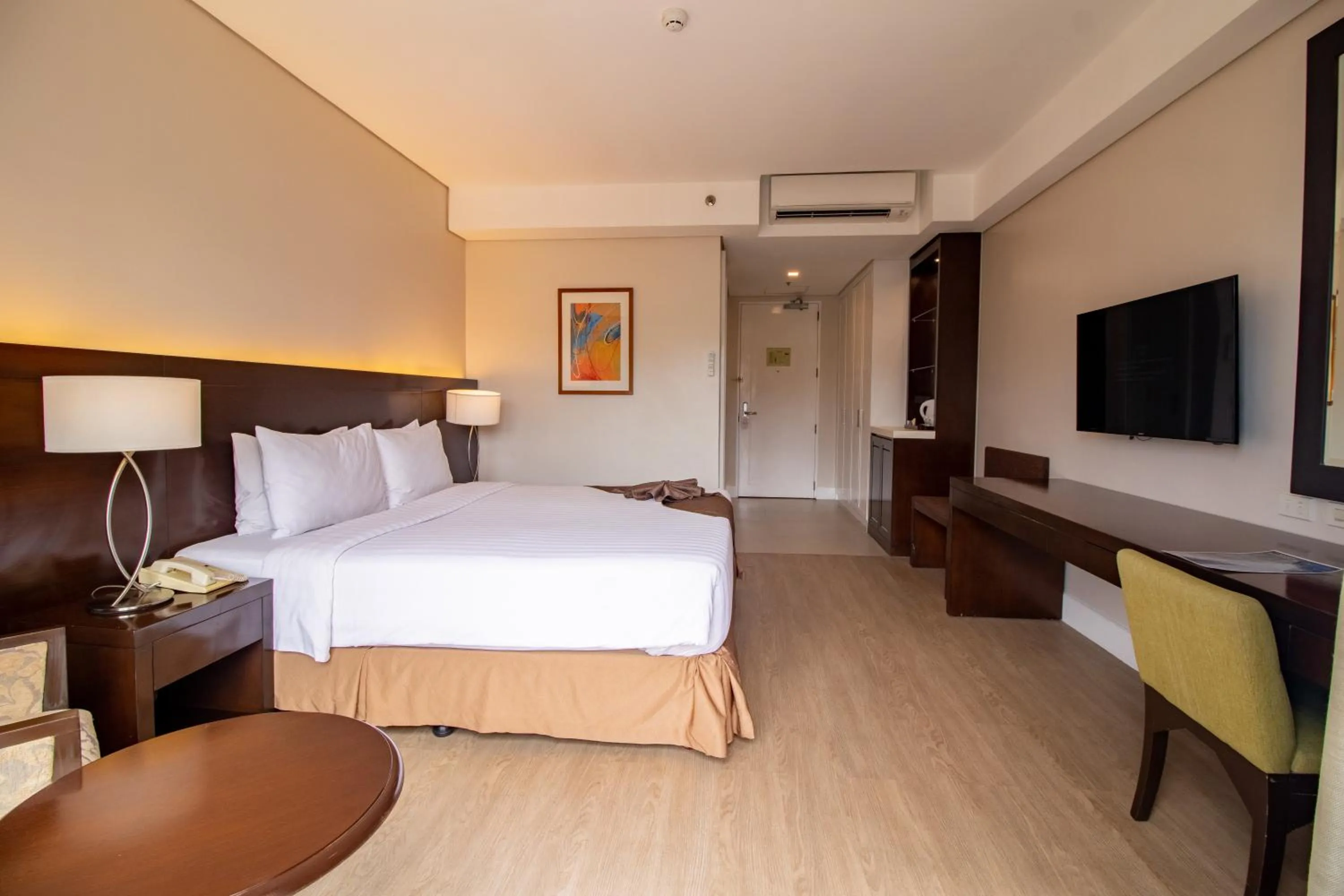 Bed in Harolds Hotel Cebu