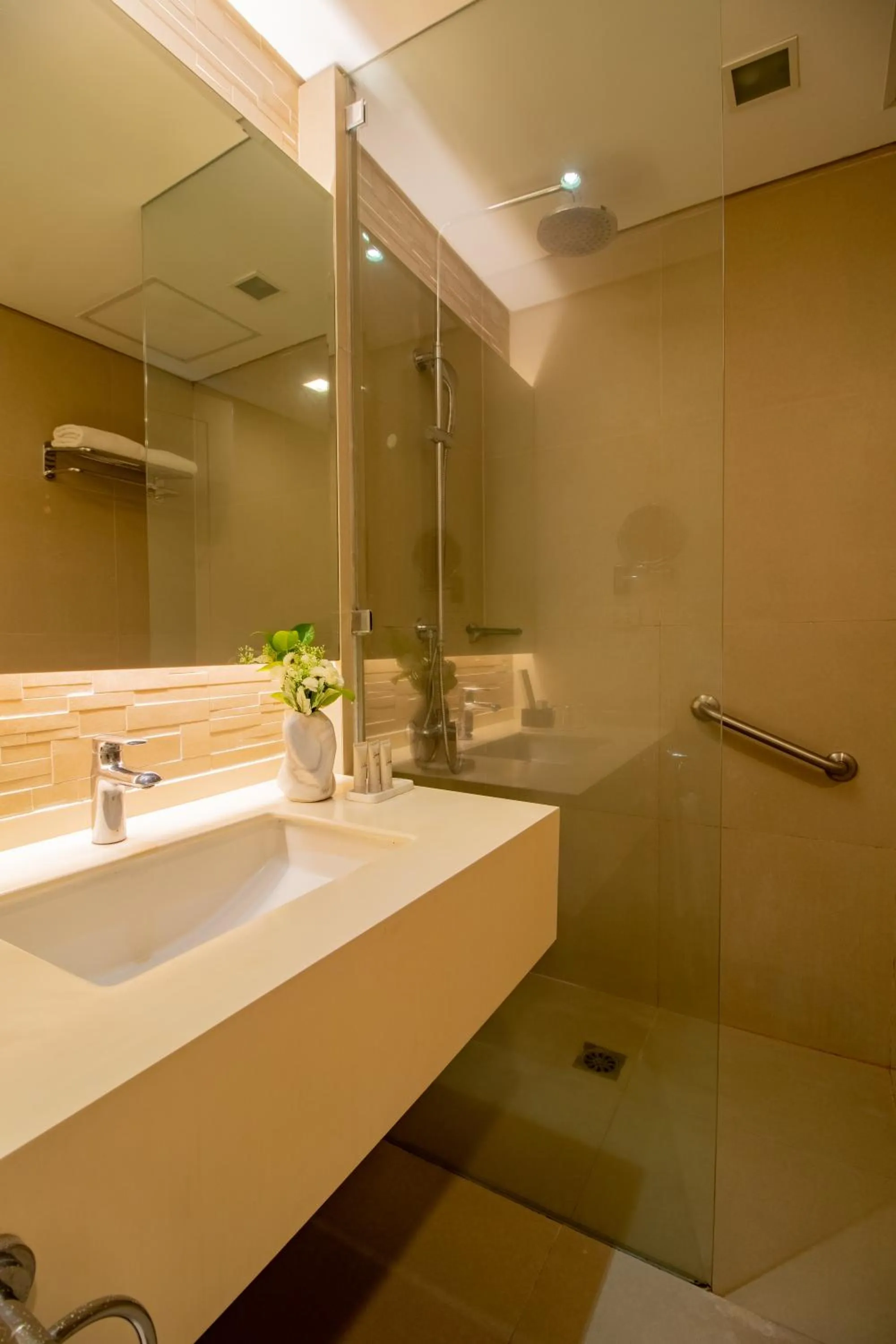Bathroom in Harolds Hotel Cebu