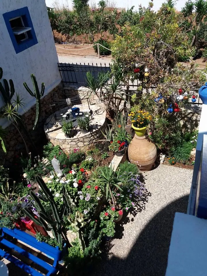 Decorative detail in Psaras Apartments