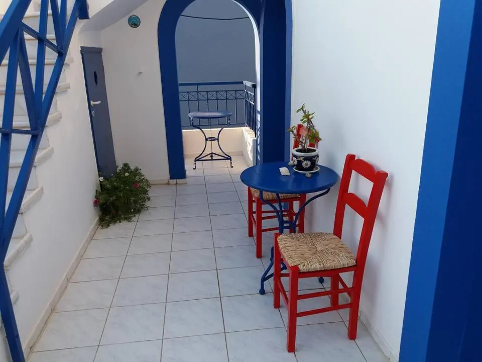 Decorative detail in Psaras Apartments