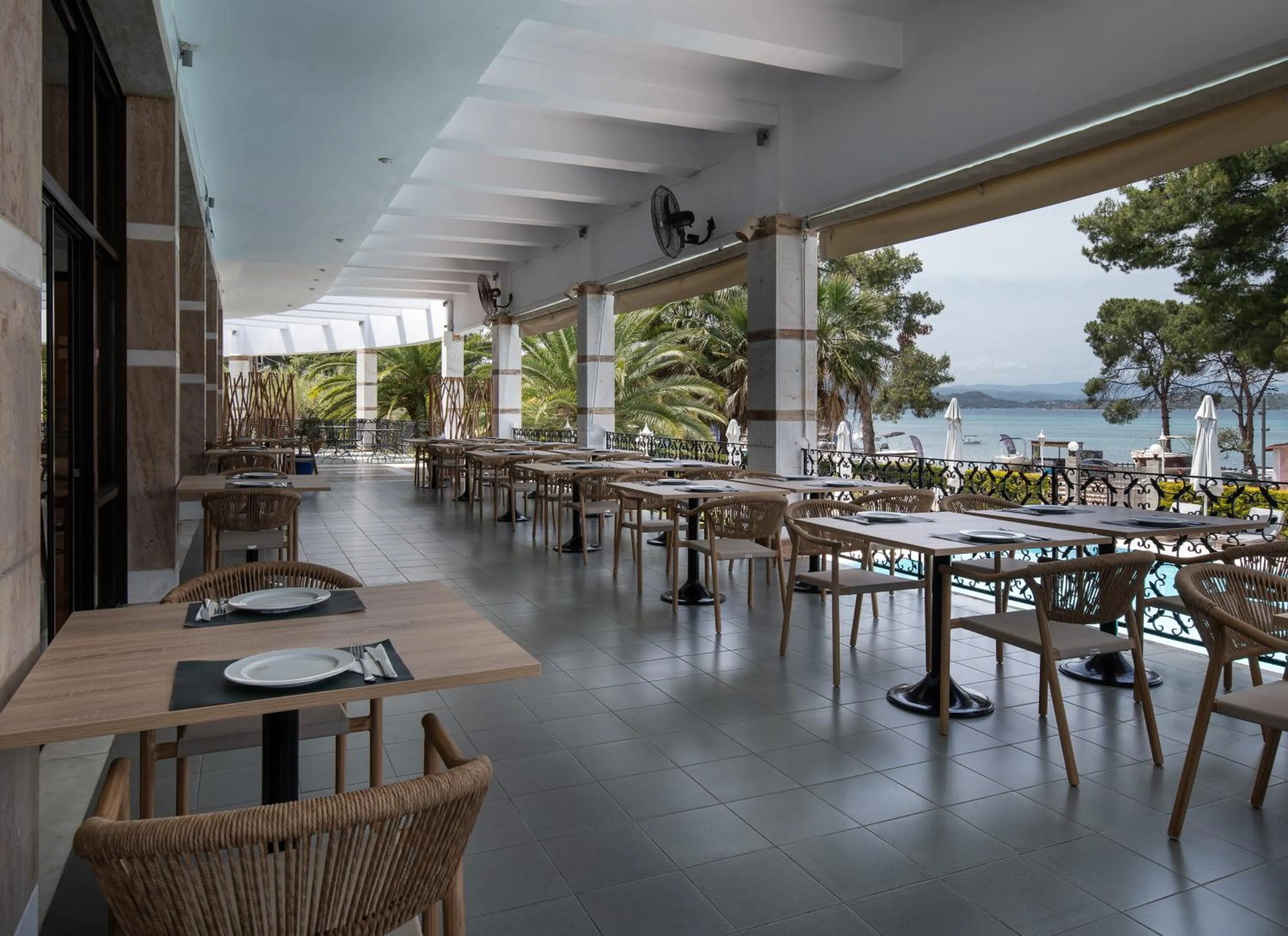 Restaurant/places to eat in Hotel Rema