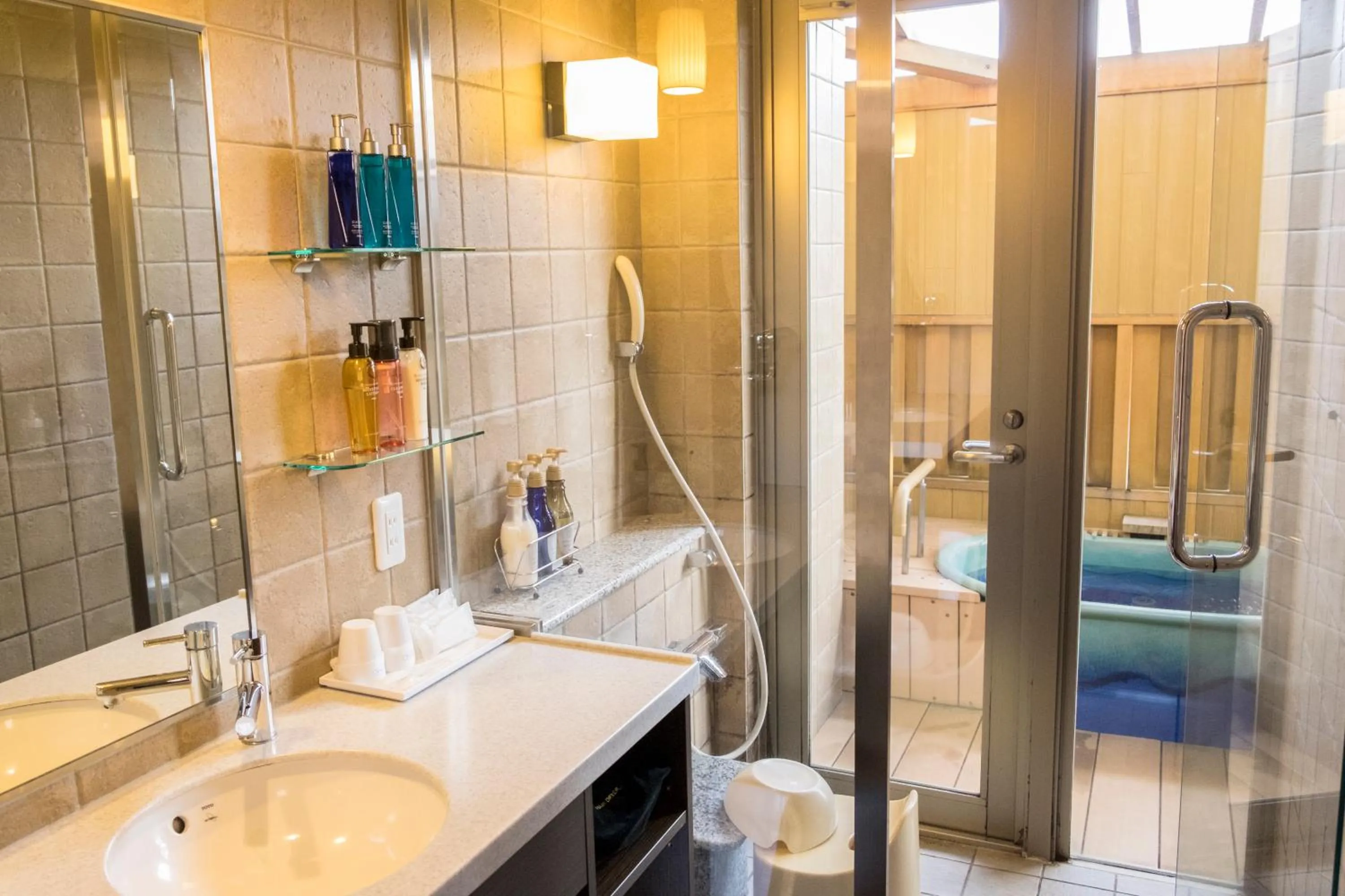 Shower in Kintarou Onsen Hotel