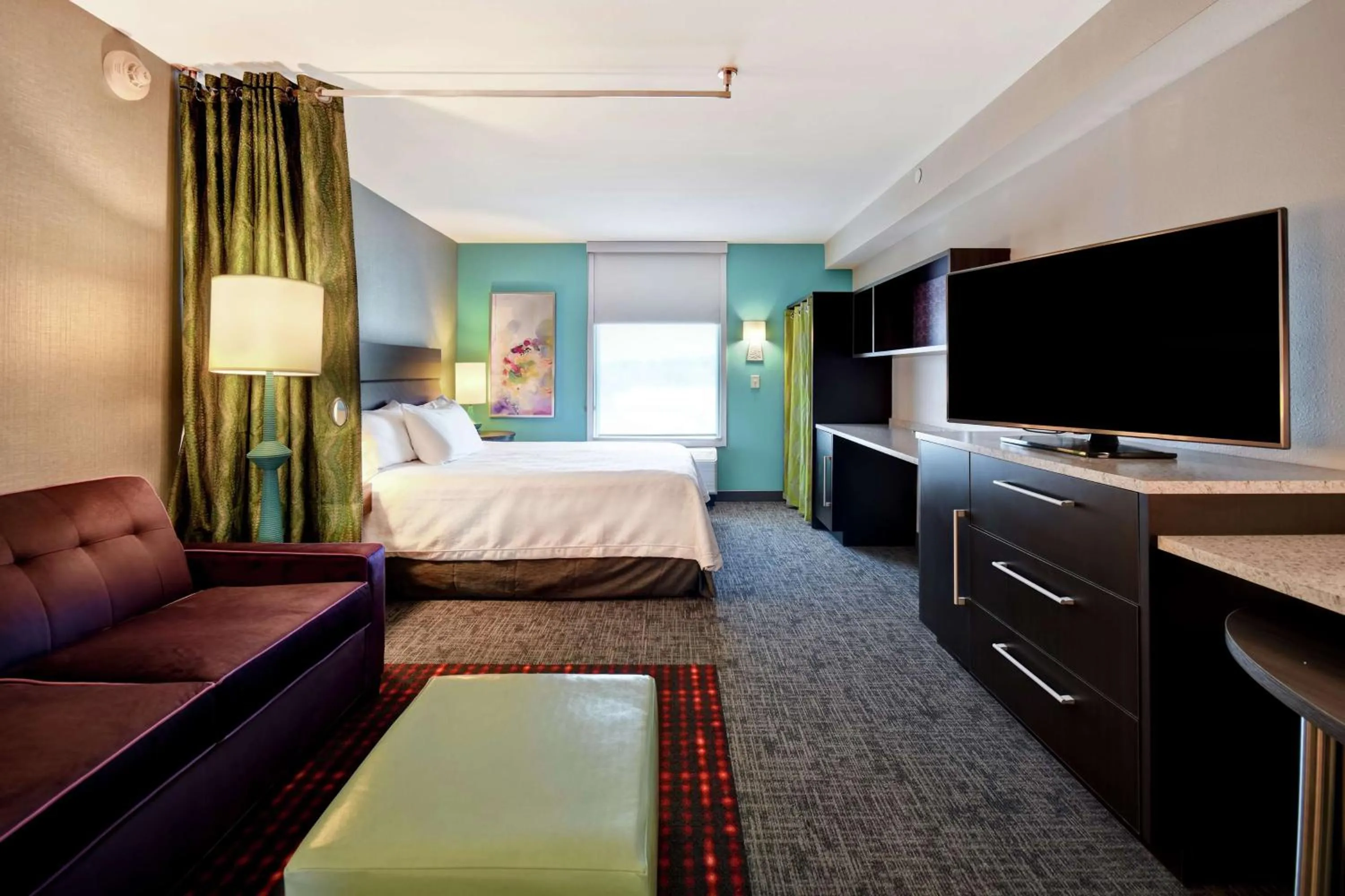 Bedroom, Bed in Home 2 Suites By Hilton Dothan