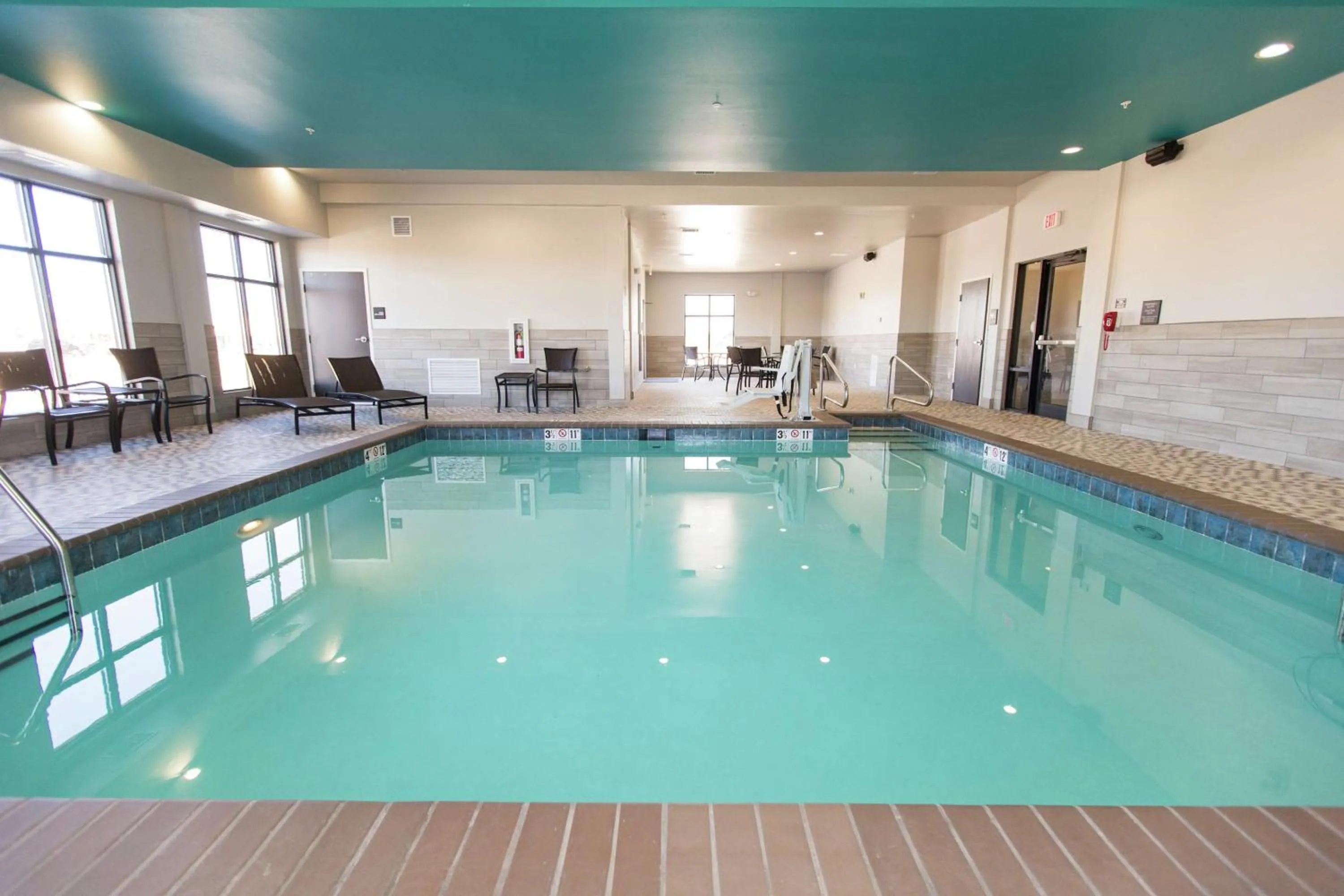 Pool view in Hampton Inn Mustang