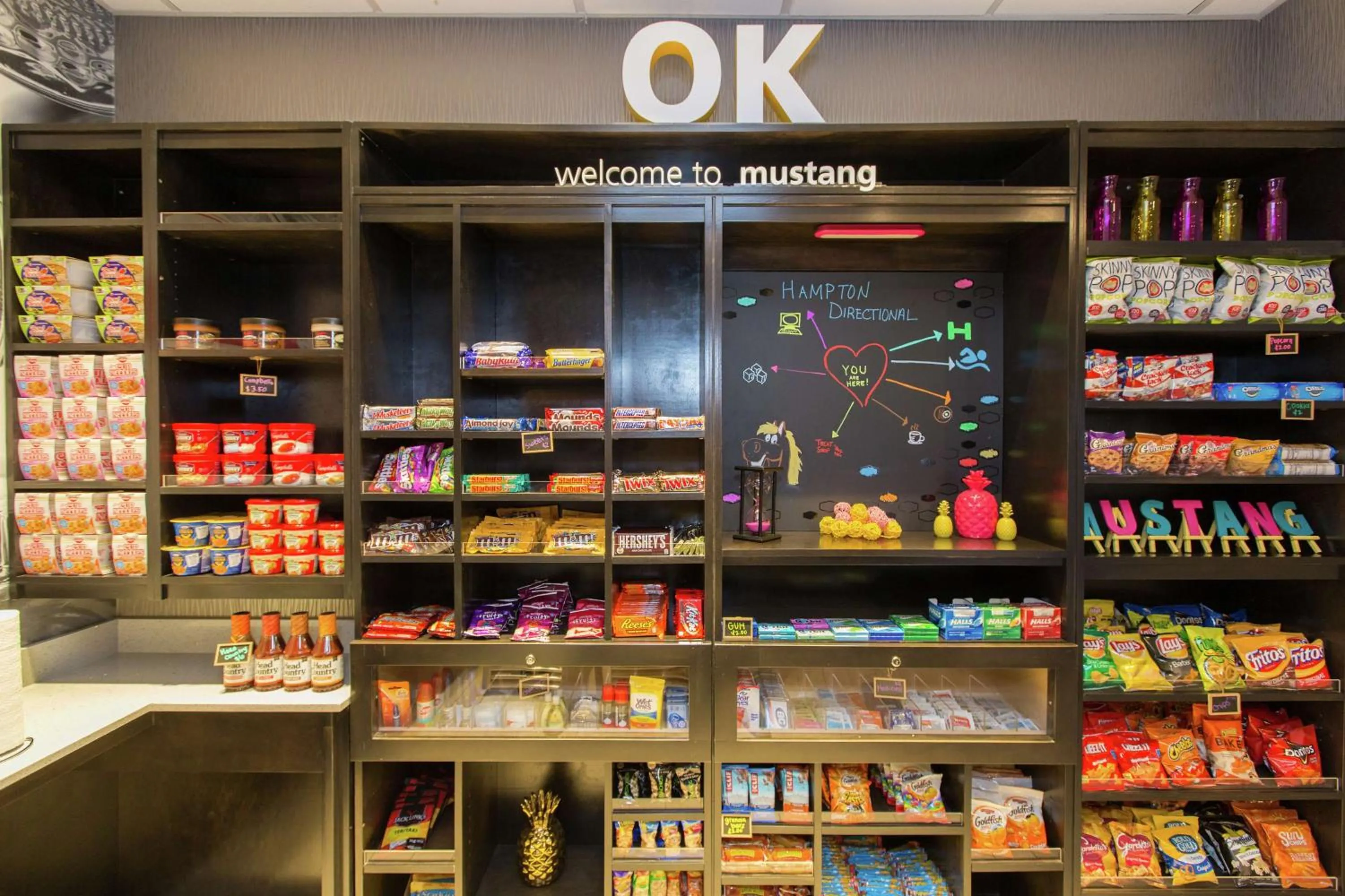 Restaurant/places to eat in Hampton Inn Mustang