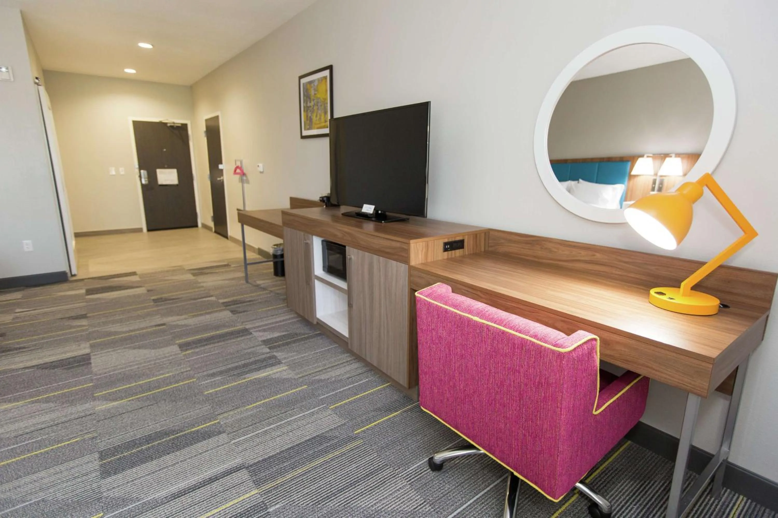 Bedroom in Hampton Inn Mustang