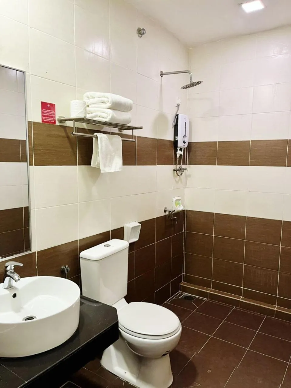 Toilet in Hotel Adya Express Chenang