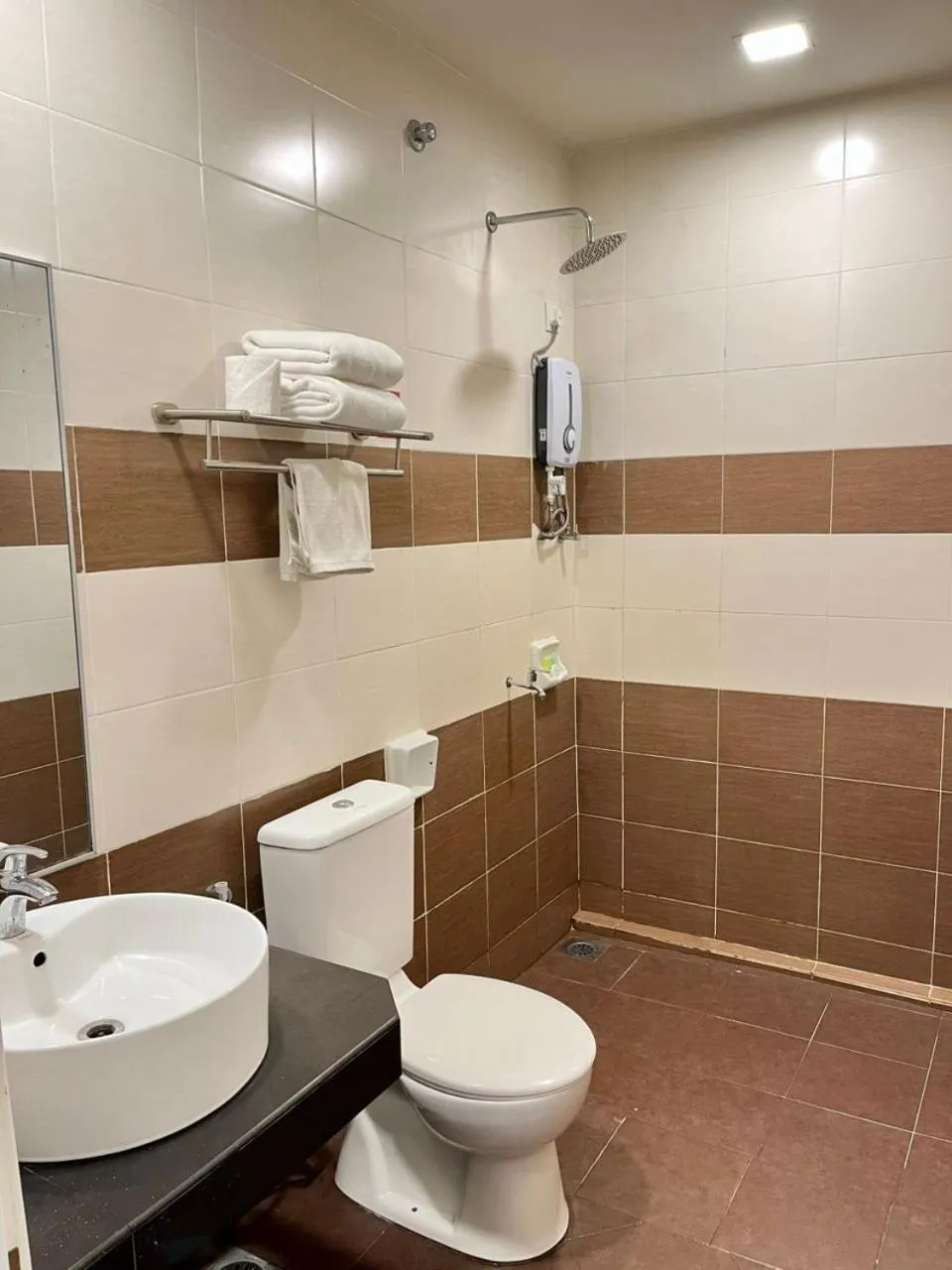 Toilet in Hotel Adya Express Chenang