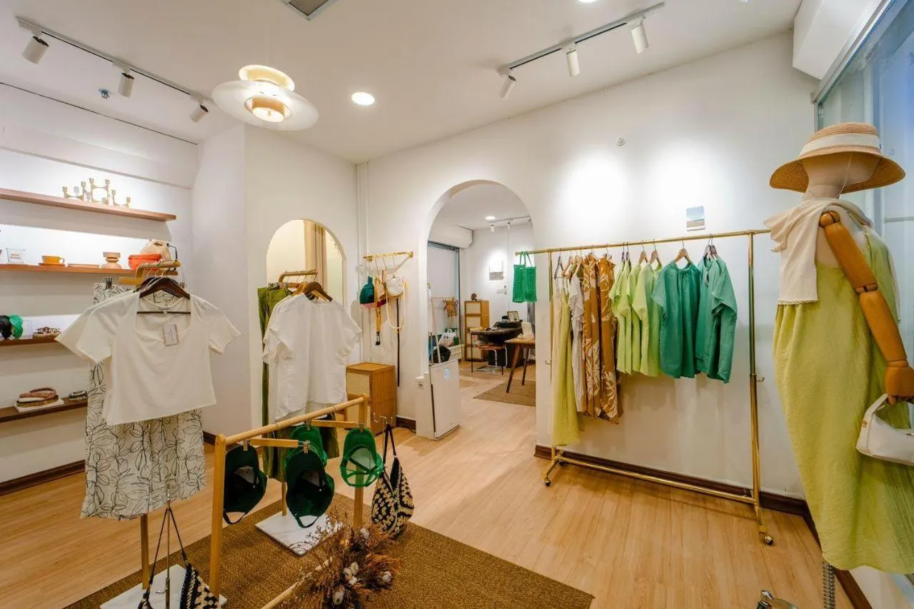 Shopping Area in Hotel Adya Express Chenang