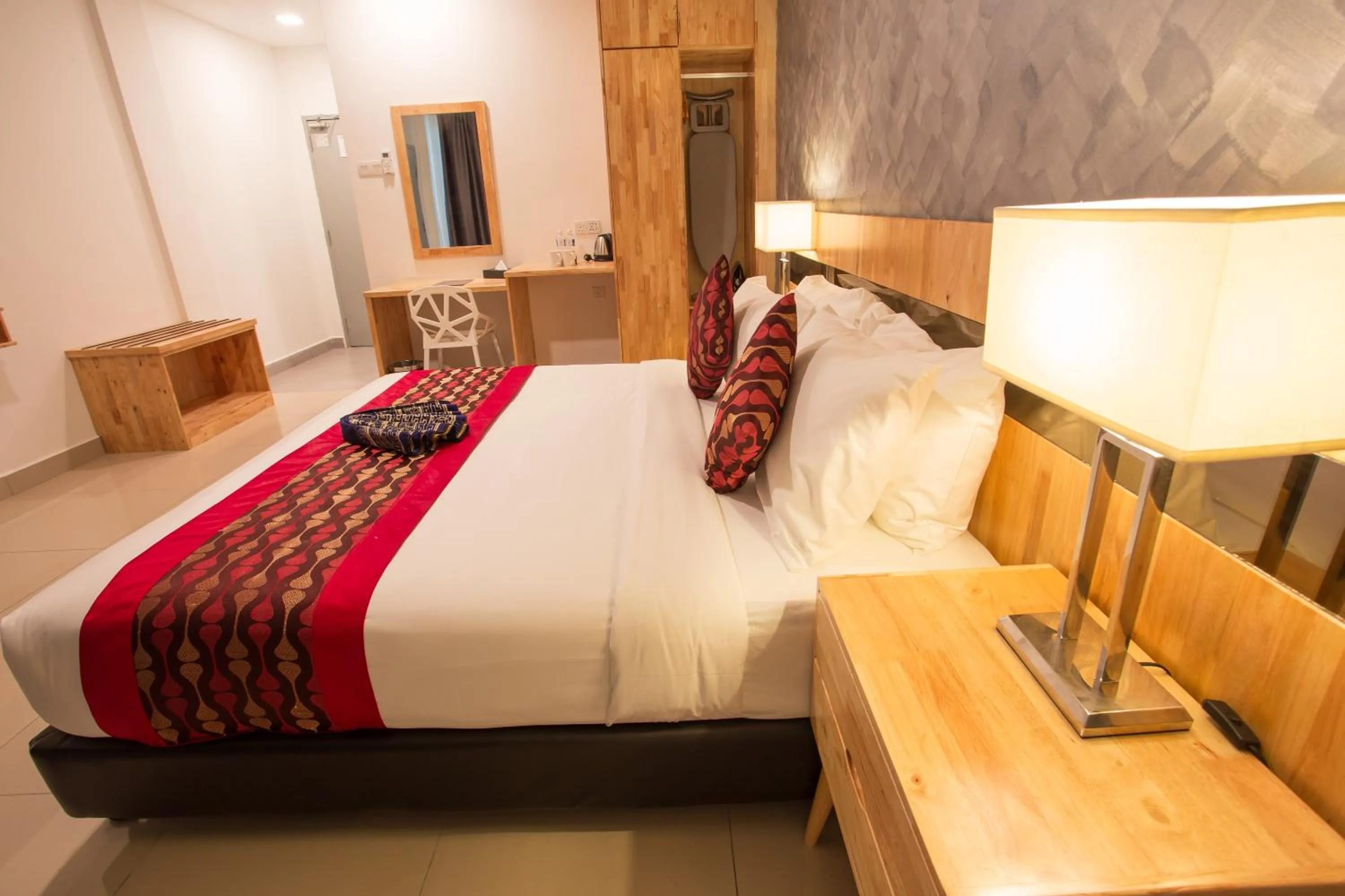 Bed in Hotel Adya Express Chenang