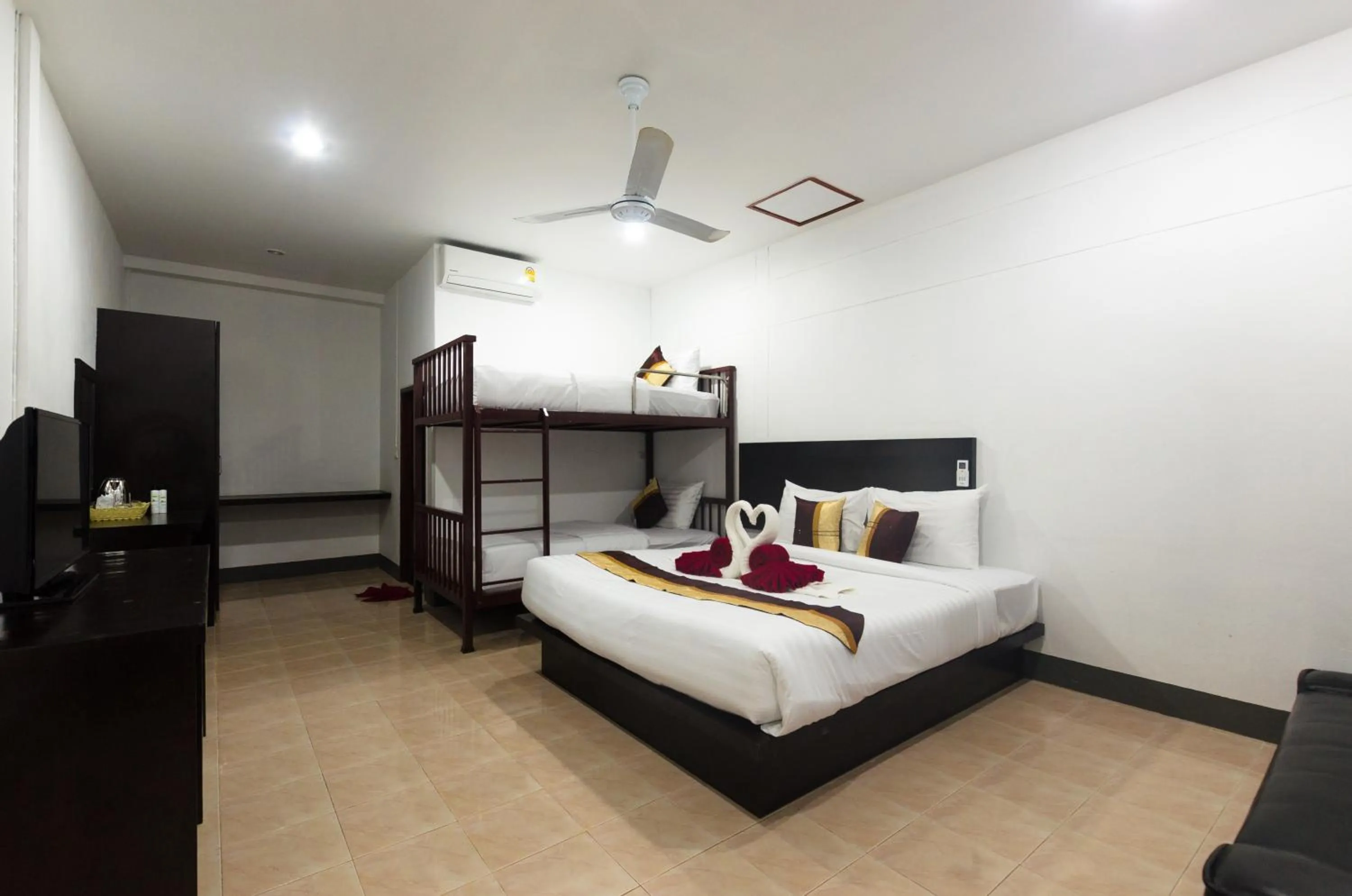 Bed in Sleep In Lanta Resort
