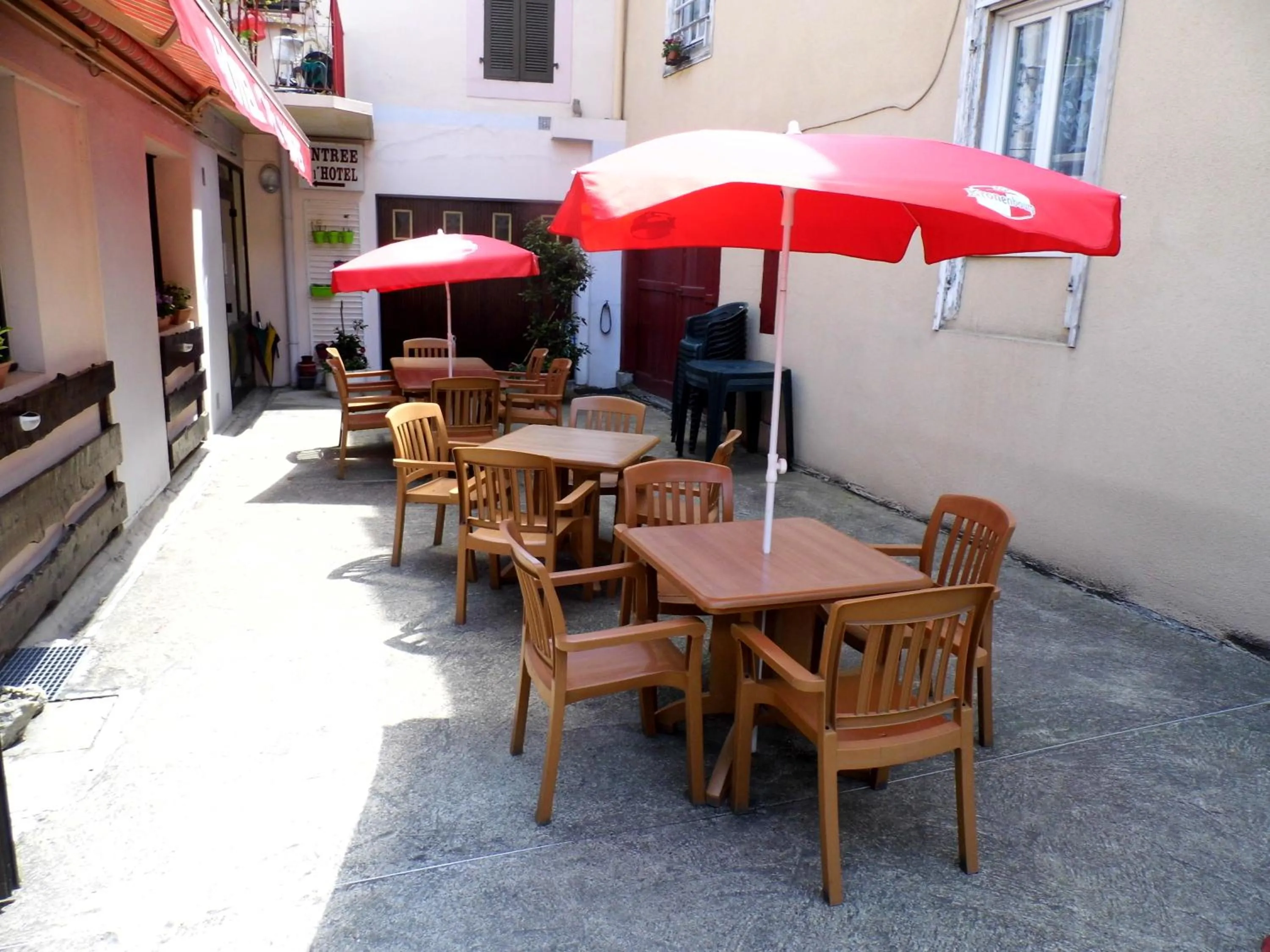Patio in Résidence des Touristes