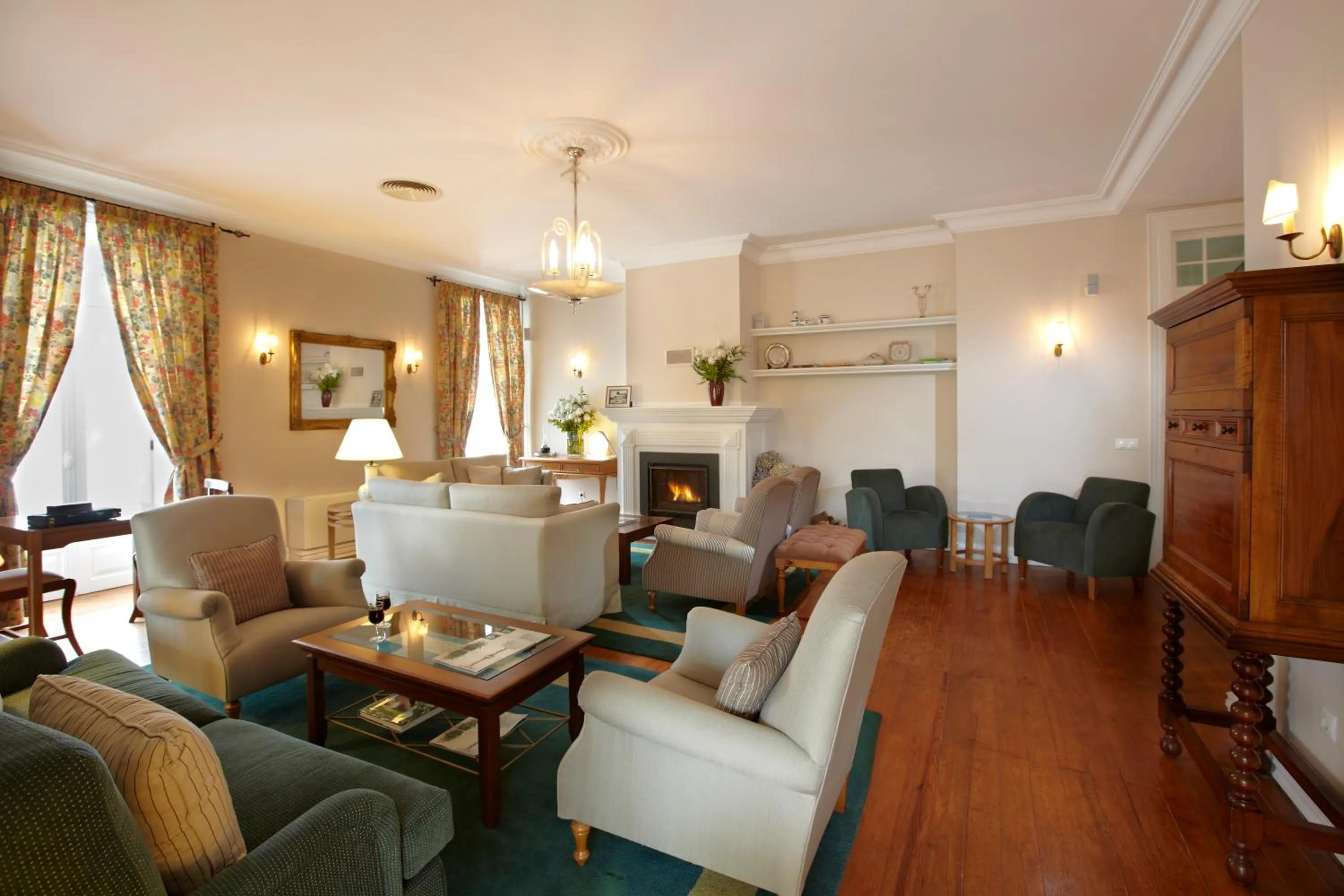 Lounge or bar in PortoBay Serra Golf