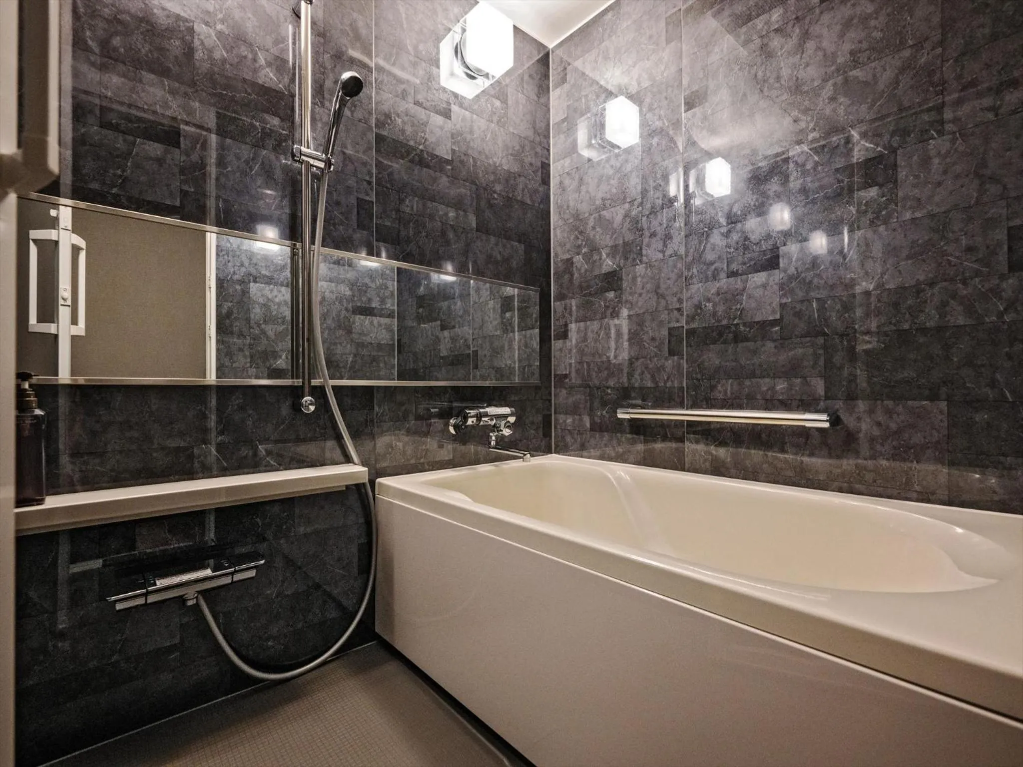 Shower in Lit Hotel NAKIJIN