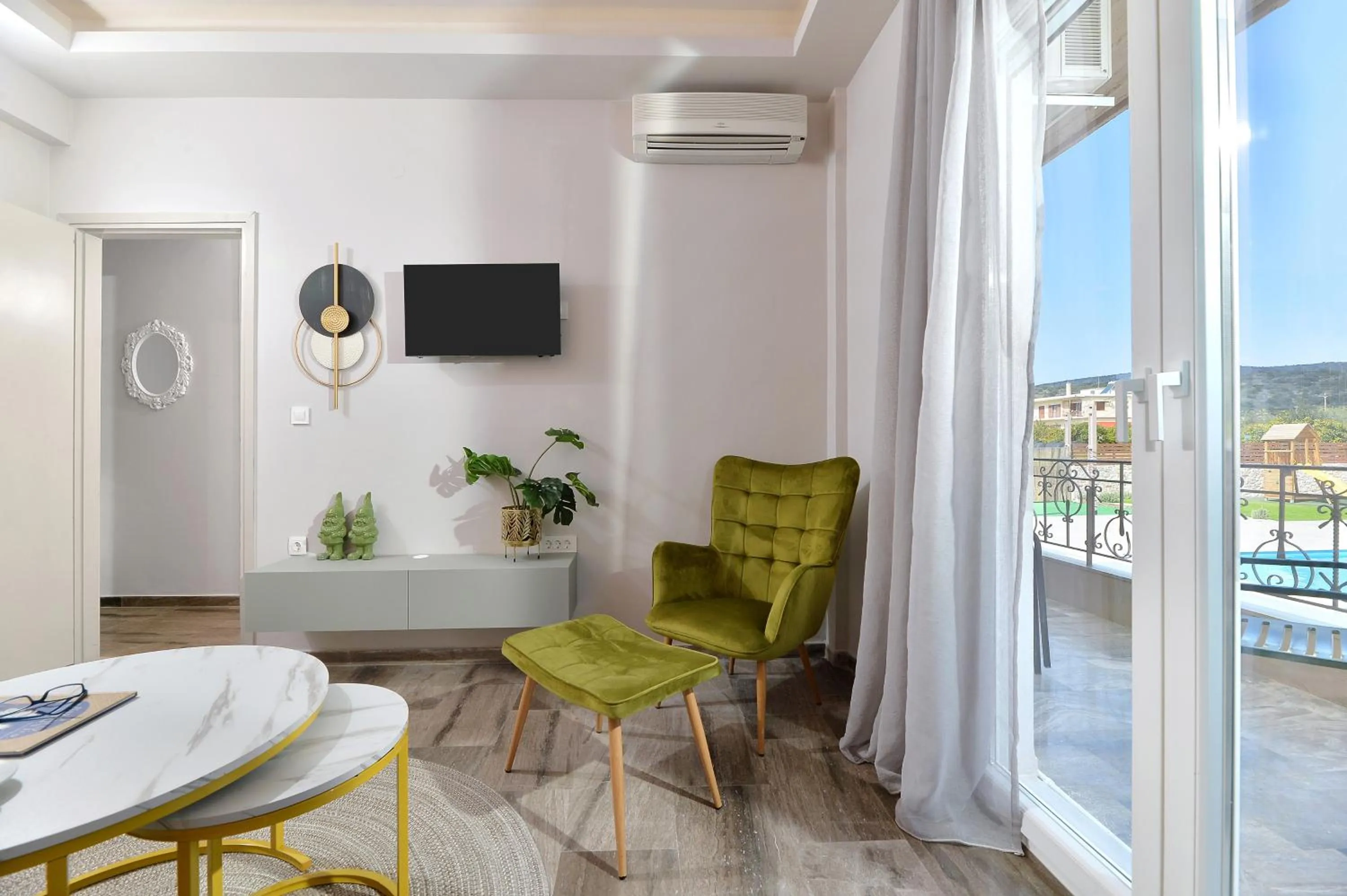 TV and multimedia in ID Holiday Living