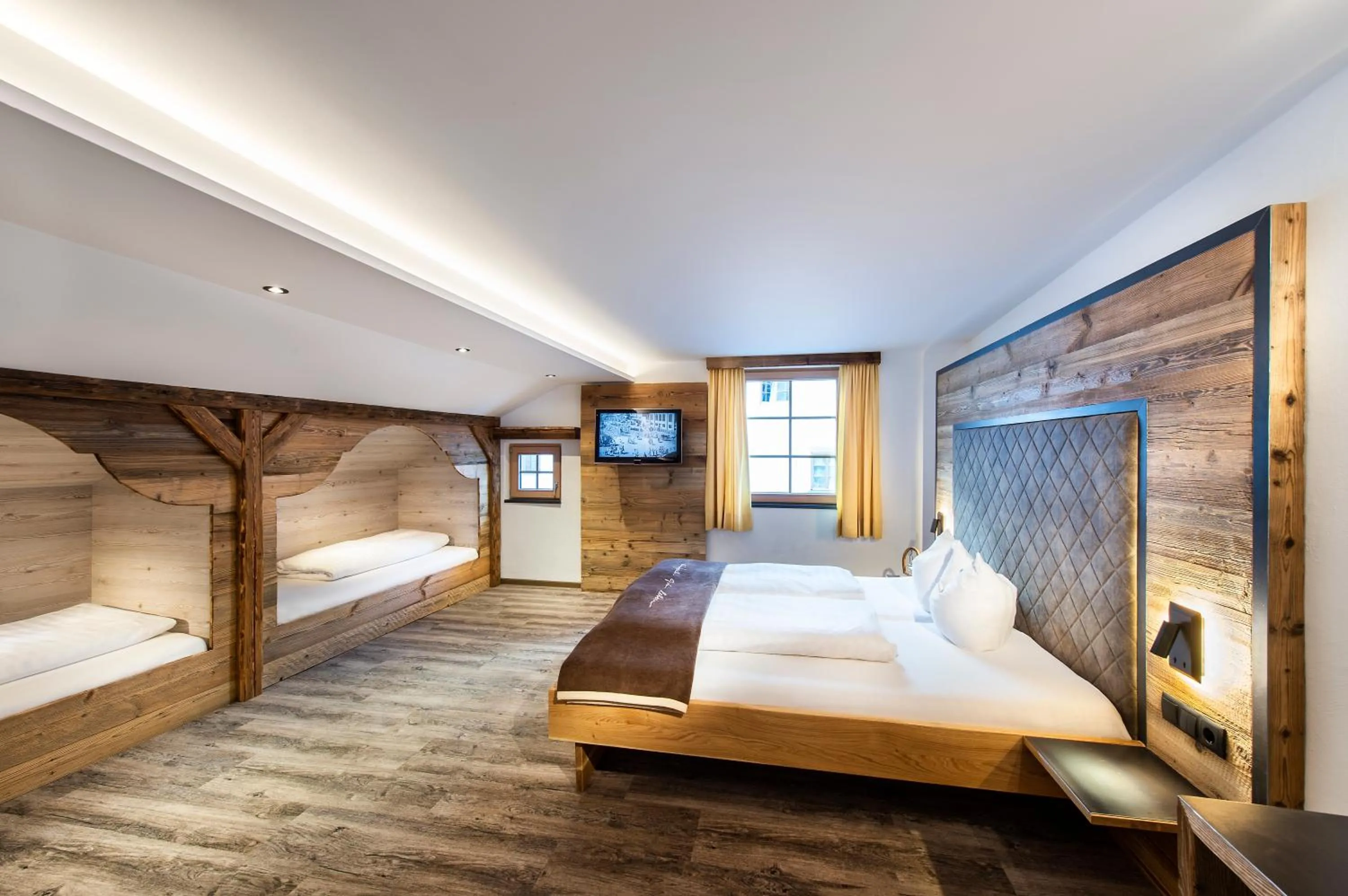 Photo of the whole room, Bed in Posthotel Pfunds