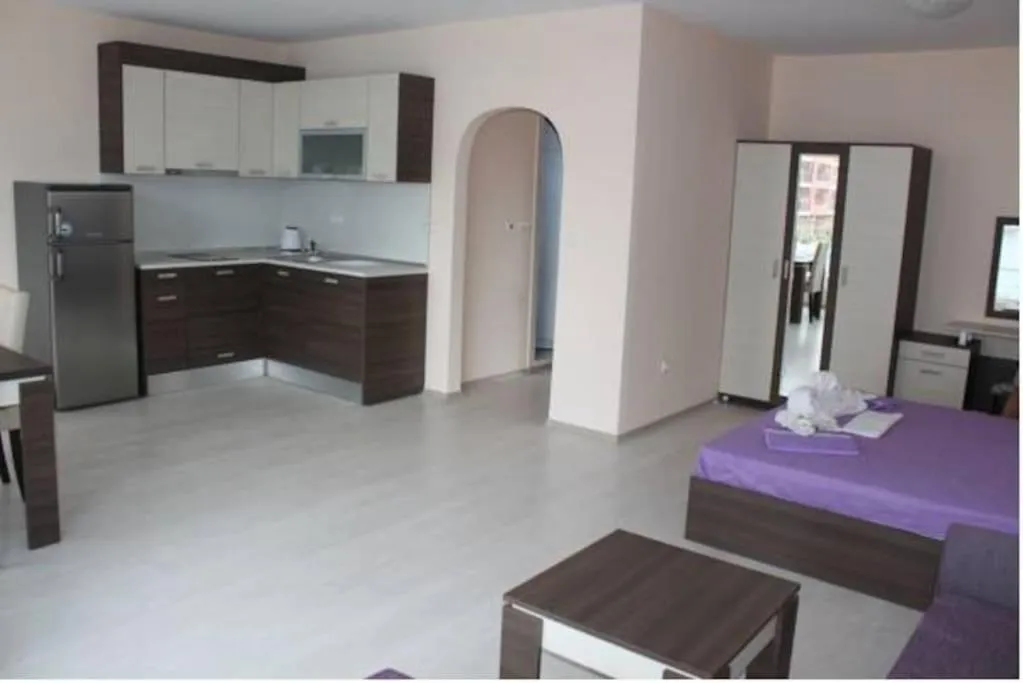 Rose Garden Omax Apartments