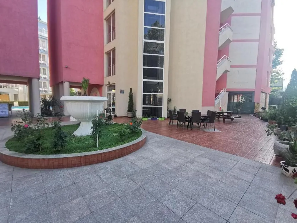 Rose Garden Omax Apartments