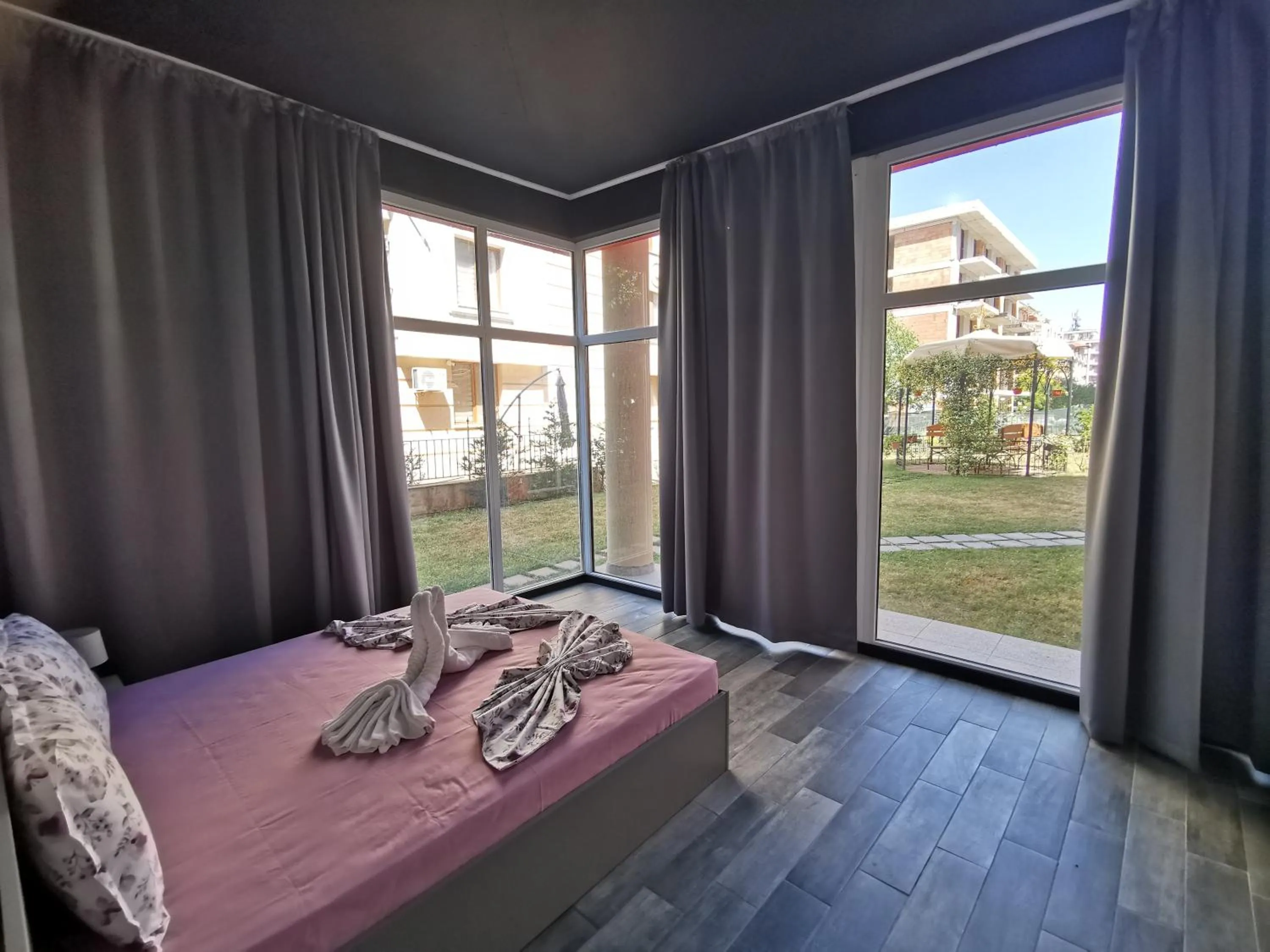 Bed in Rose Garden Omax Apartments