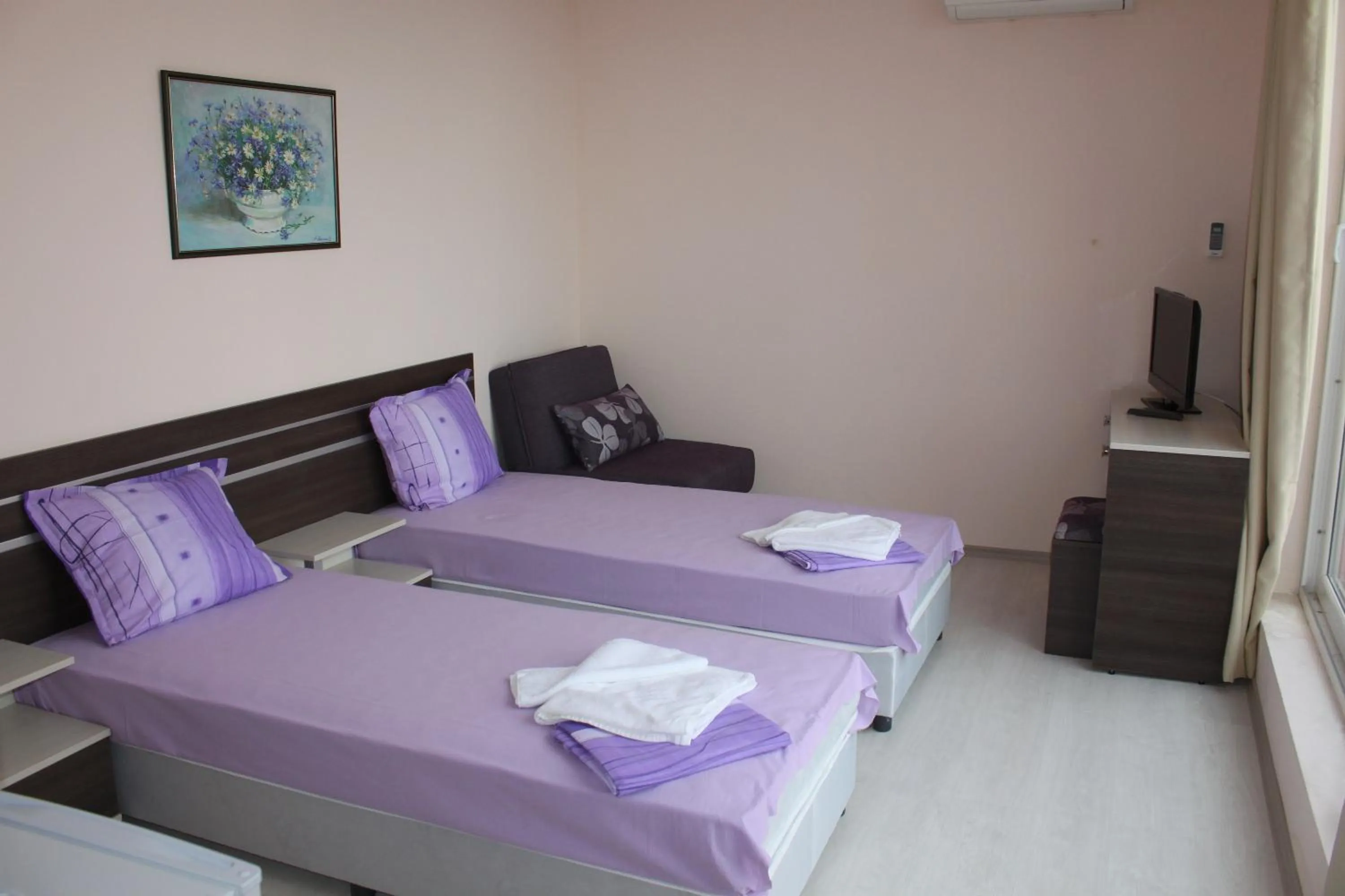 Bedroom, Bed in Rose Garden Omax Apartments