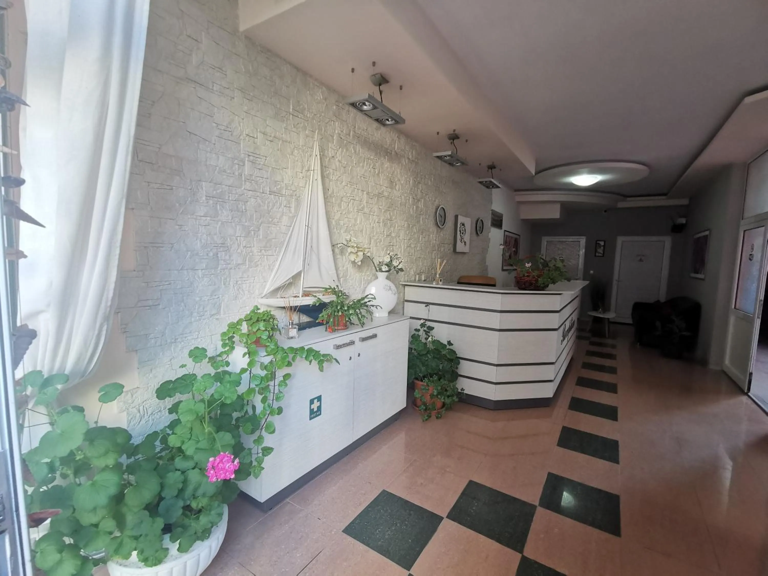 Rose Garden Omax Apartments