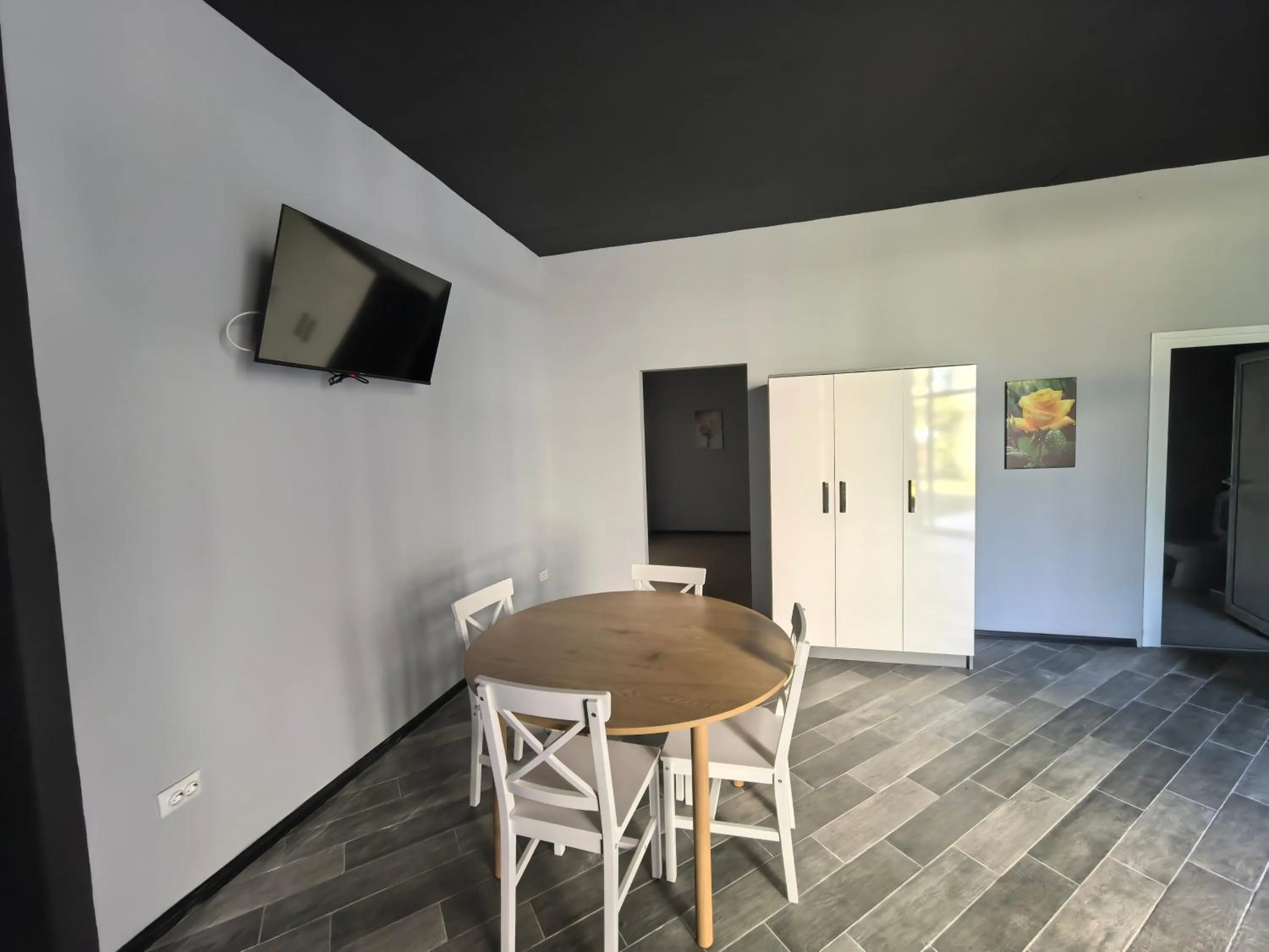 Rose Garden Omax Apartments